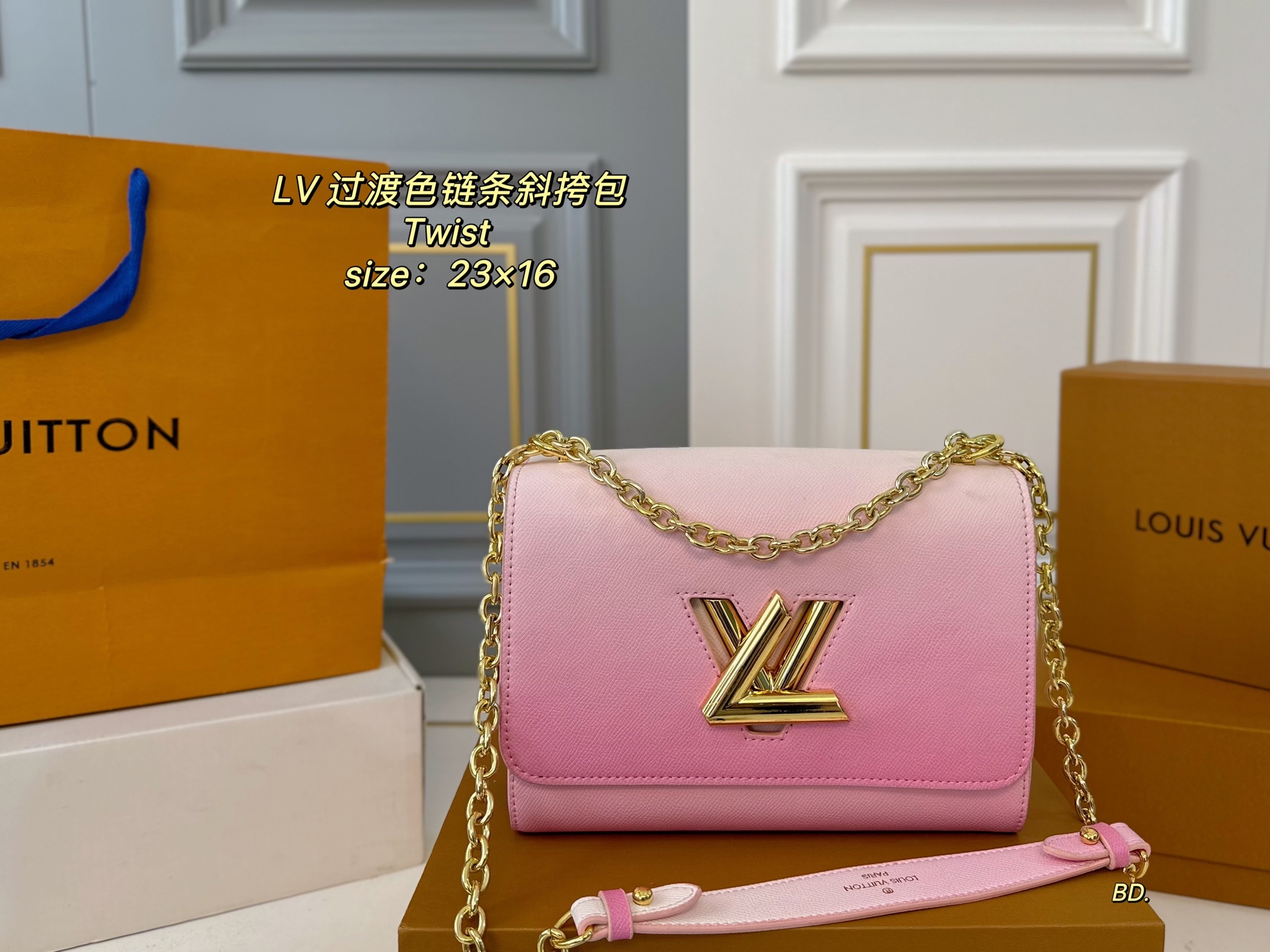 Louis Vuitton Transition color Twist chain crossbody bag