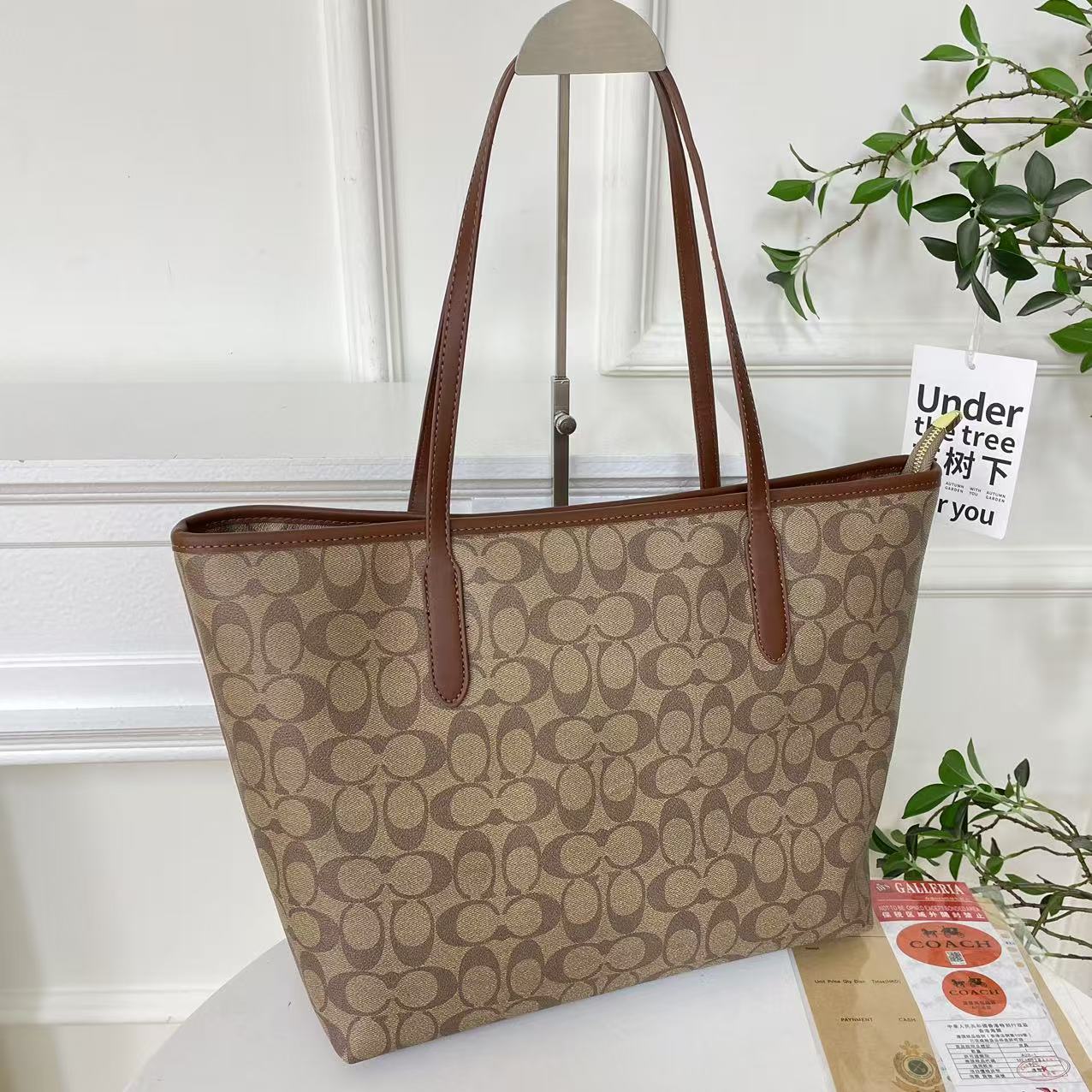 Coach simple fashion shopping bag