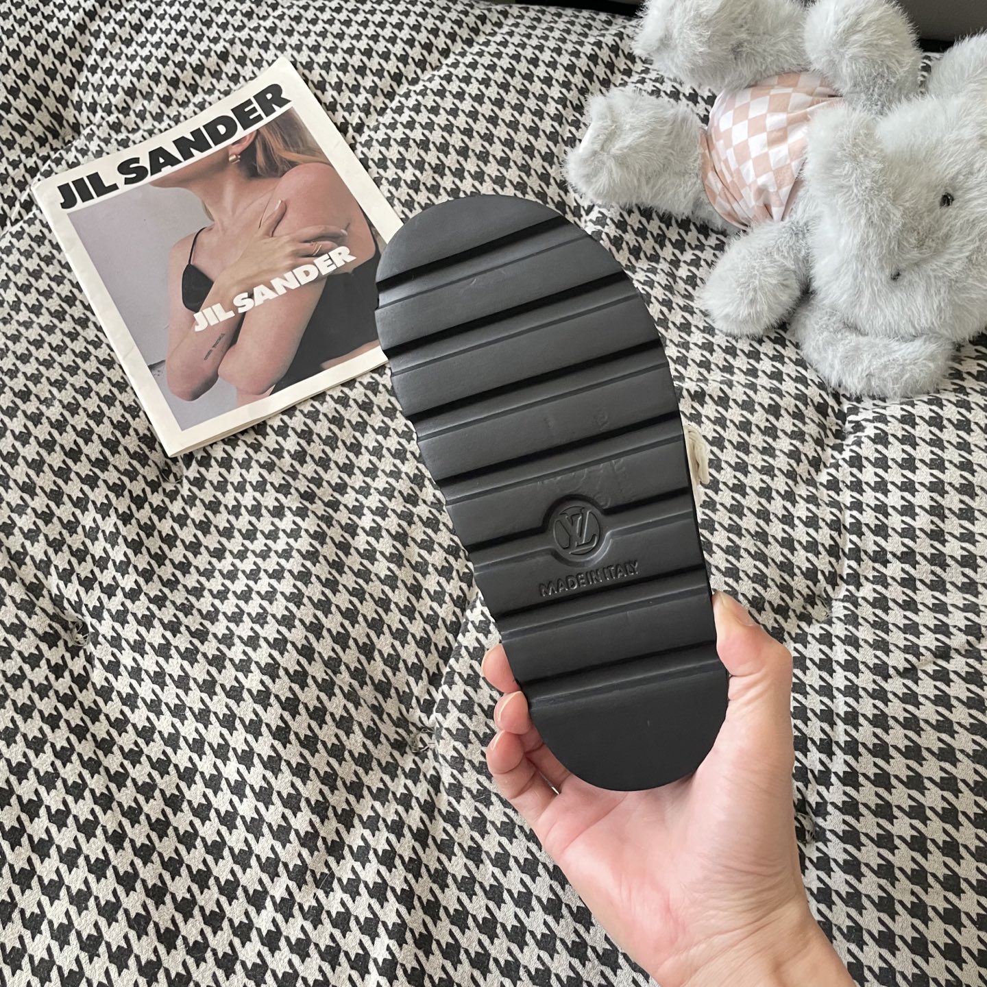 LV couple closed toe slippers