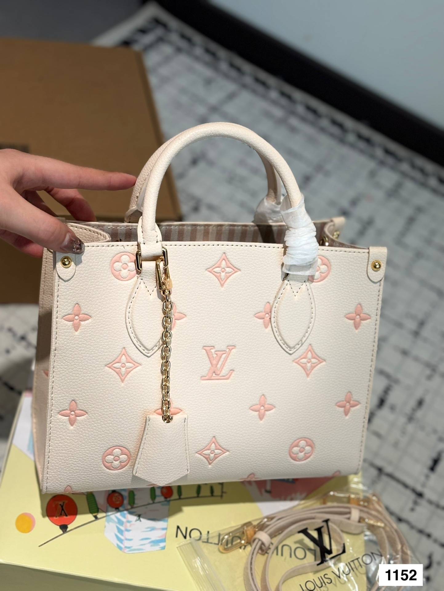LV Onthego Tote Bag