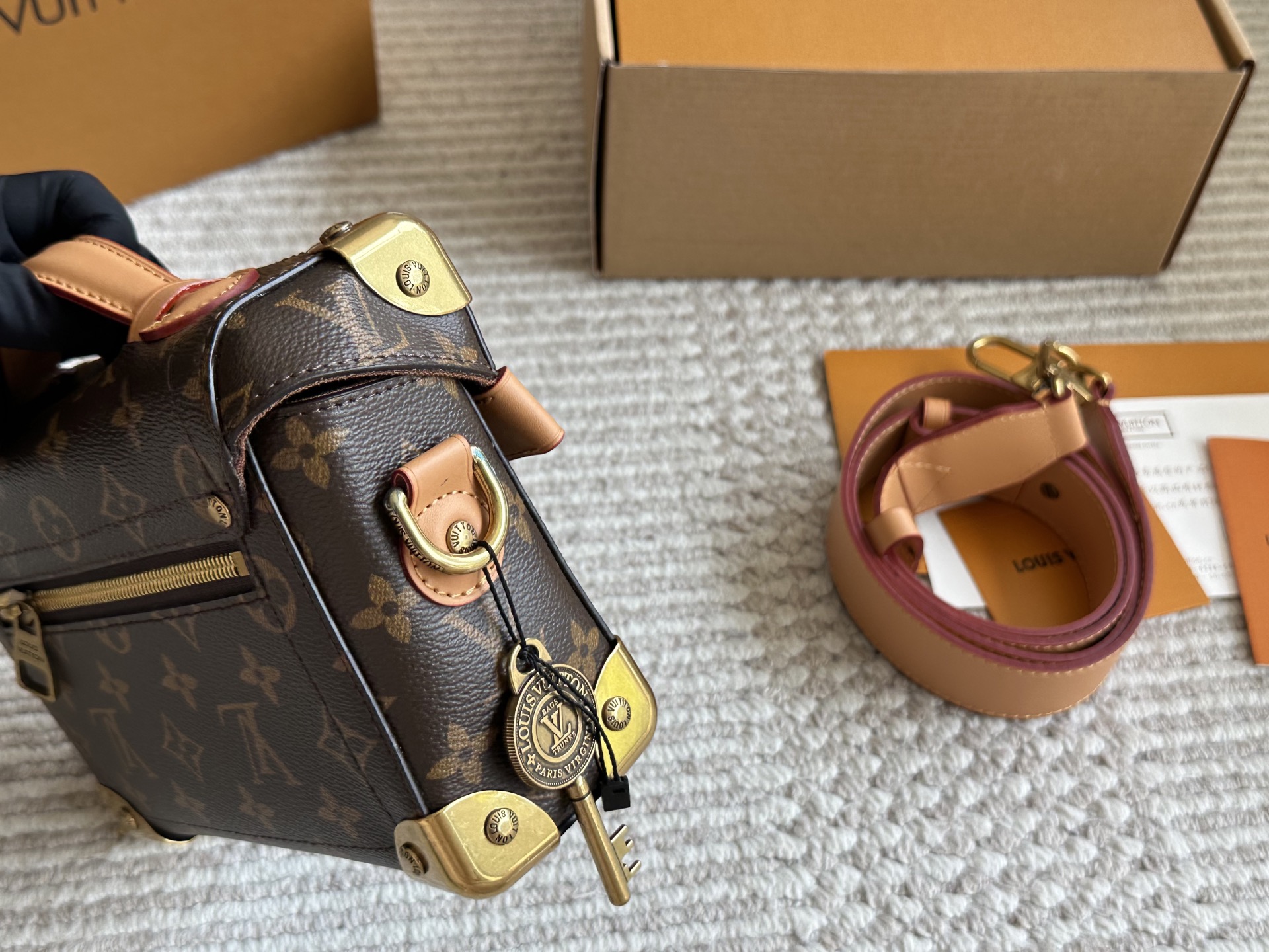 LV men's bag soultrunk box bag