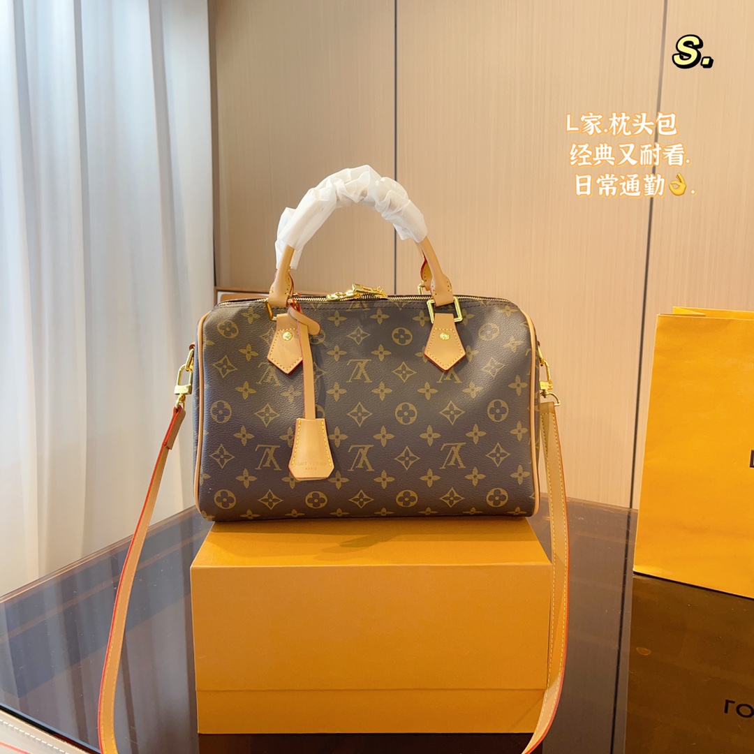 Louis Vuitton presbyopia pillow bag is elegant and low-key