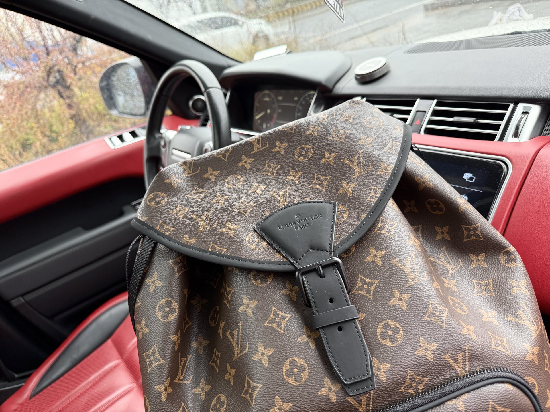 LV backpack full body presbyopia