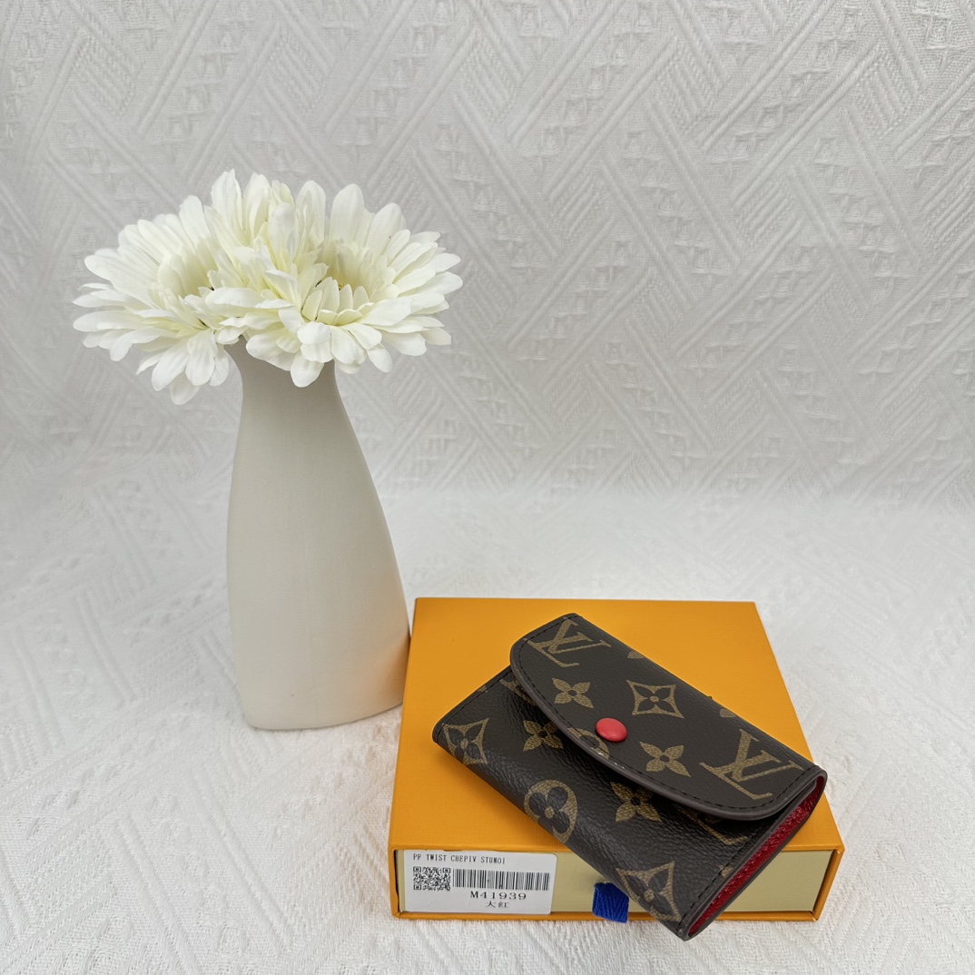 LV compact and practical coin purse