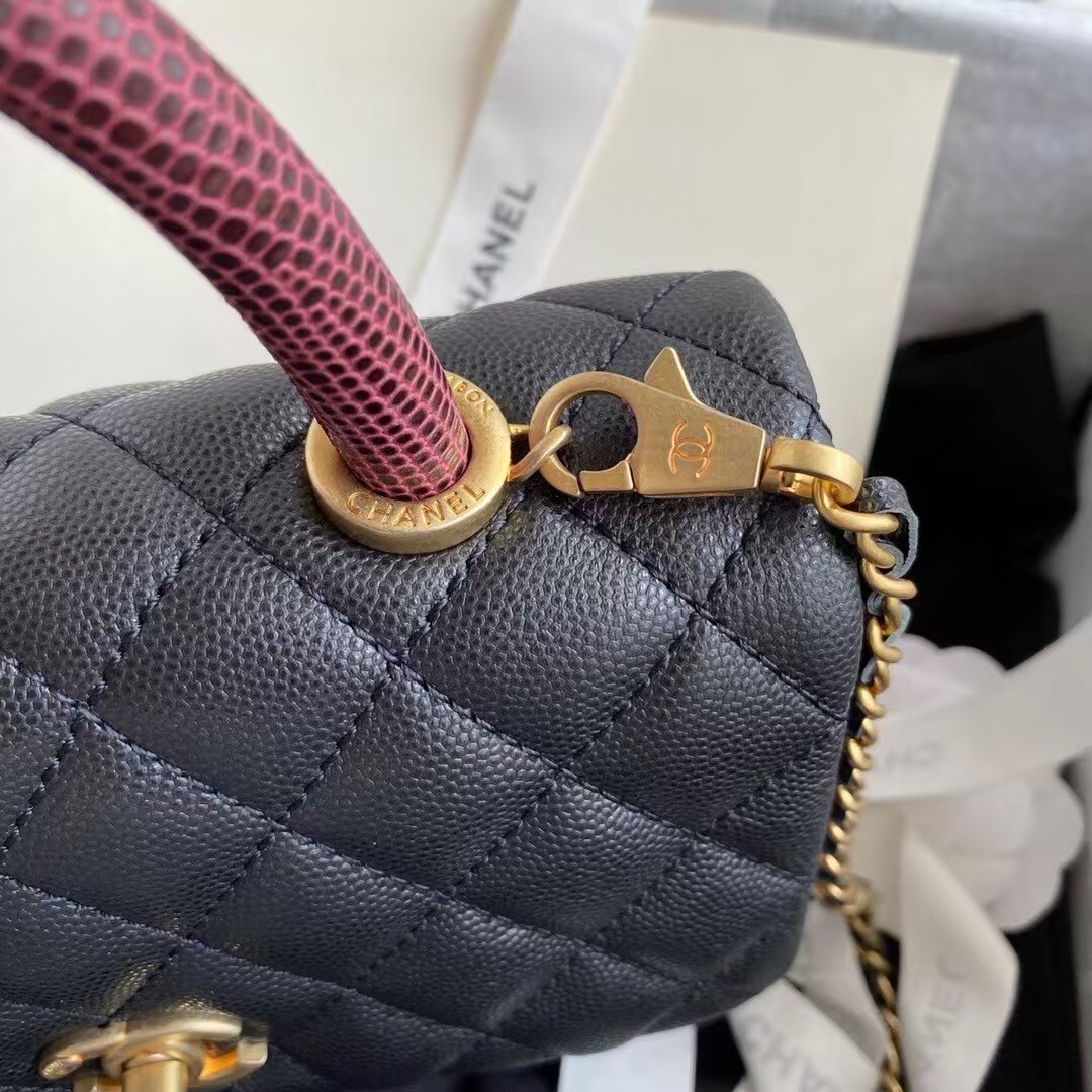 Top version chanel shoulder leather bag