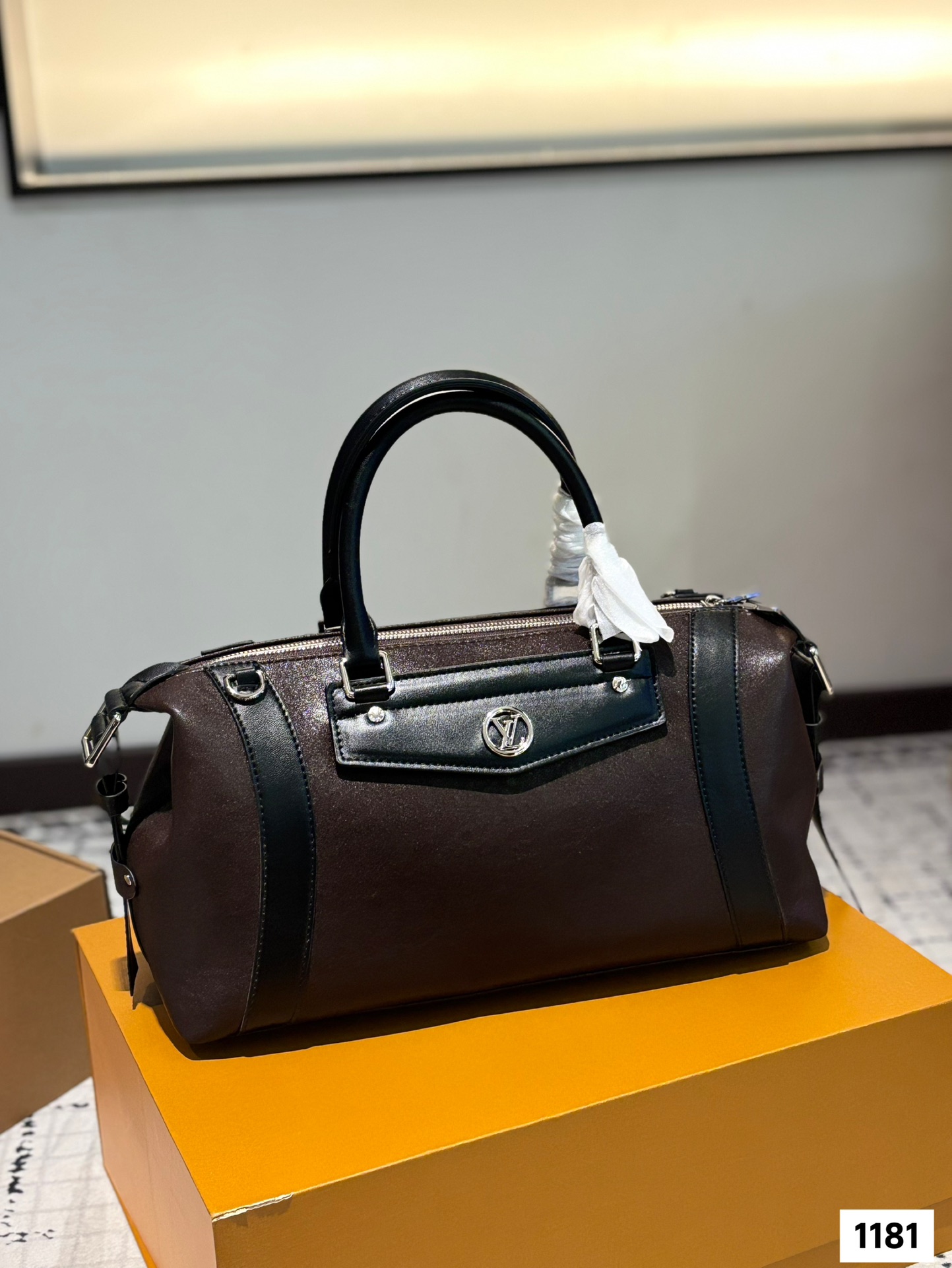 LV new handbags are simple and stylish