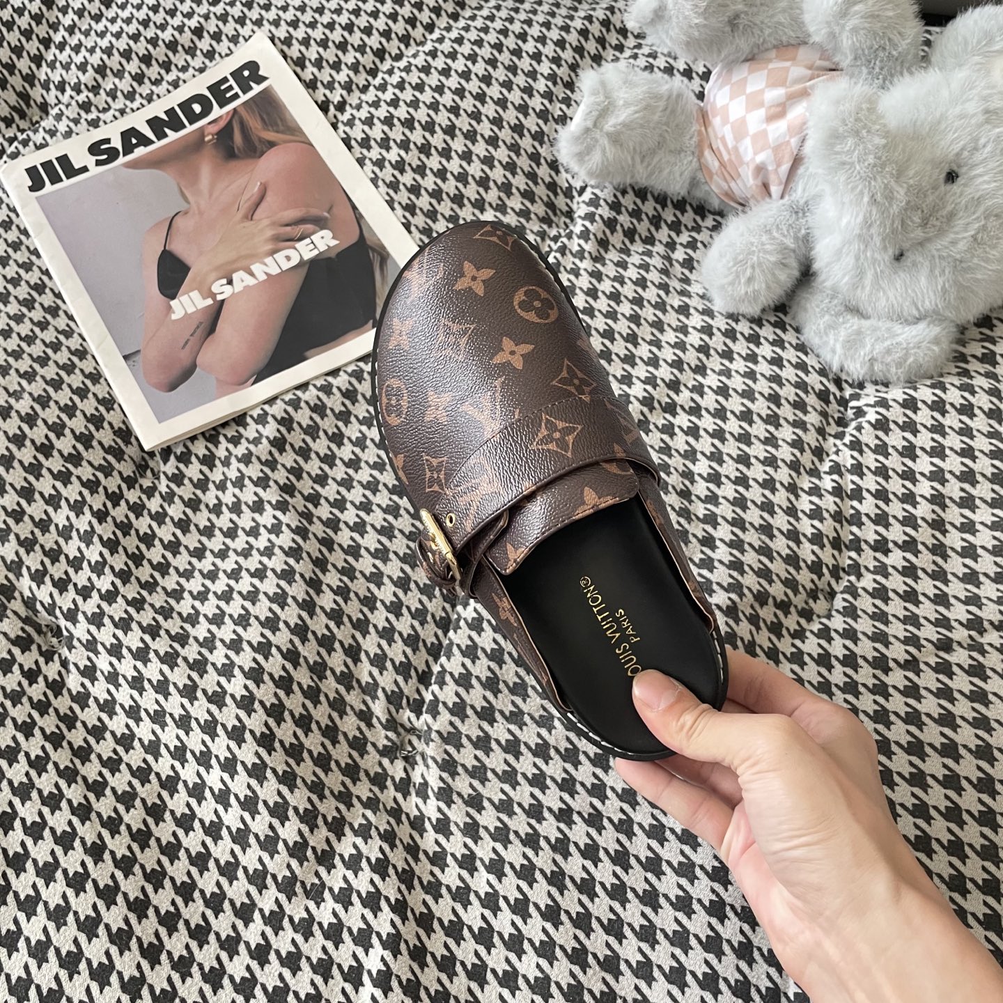 LV couple closed toe slippers