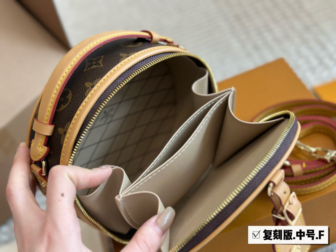 LV BOITE small round bag