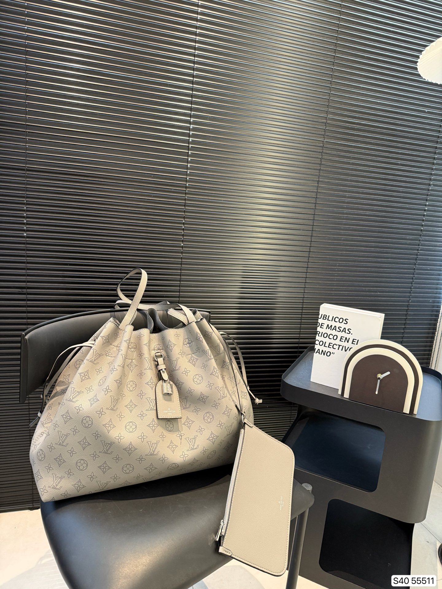 LV simple and stylish tote bag