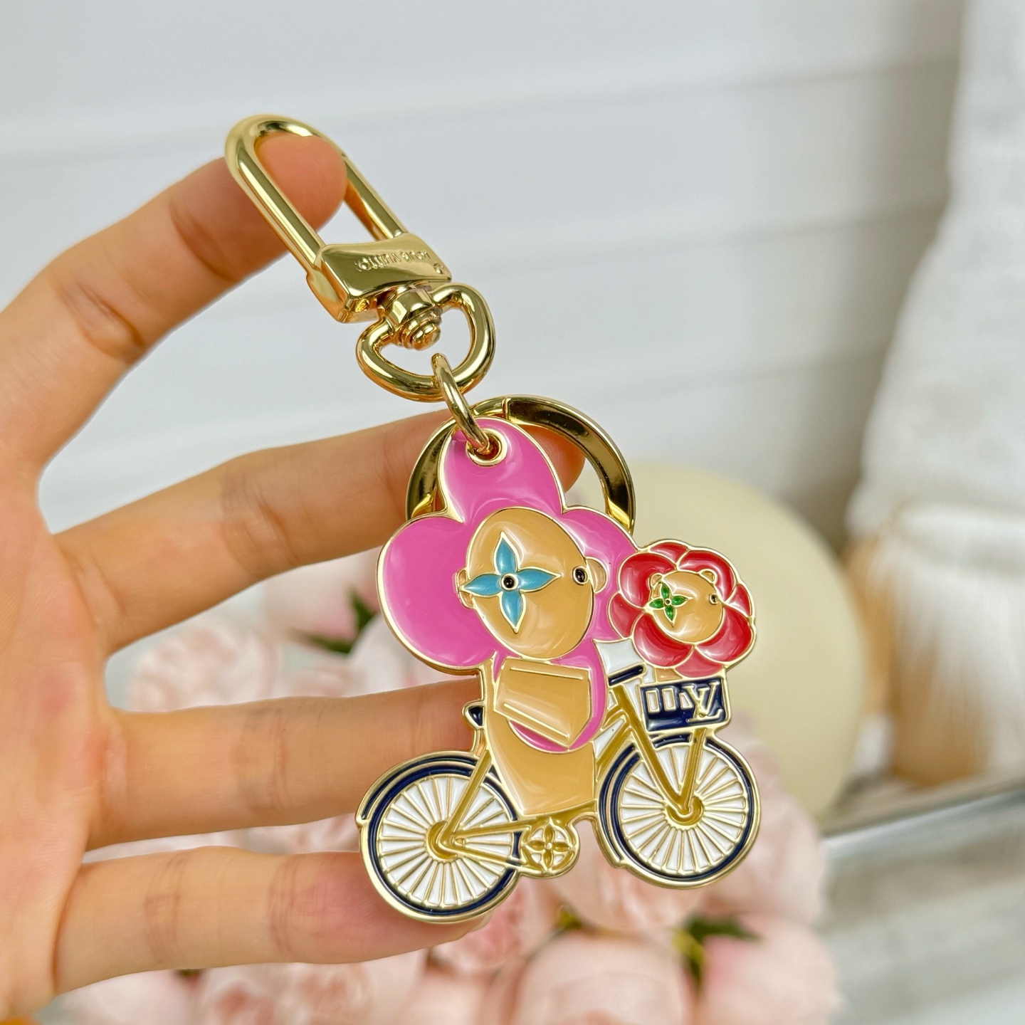 VIVIENNE ON THE COURT keychain