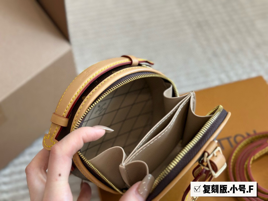 LV BOITE small round bag