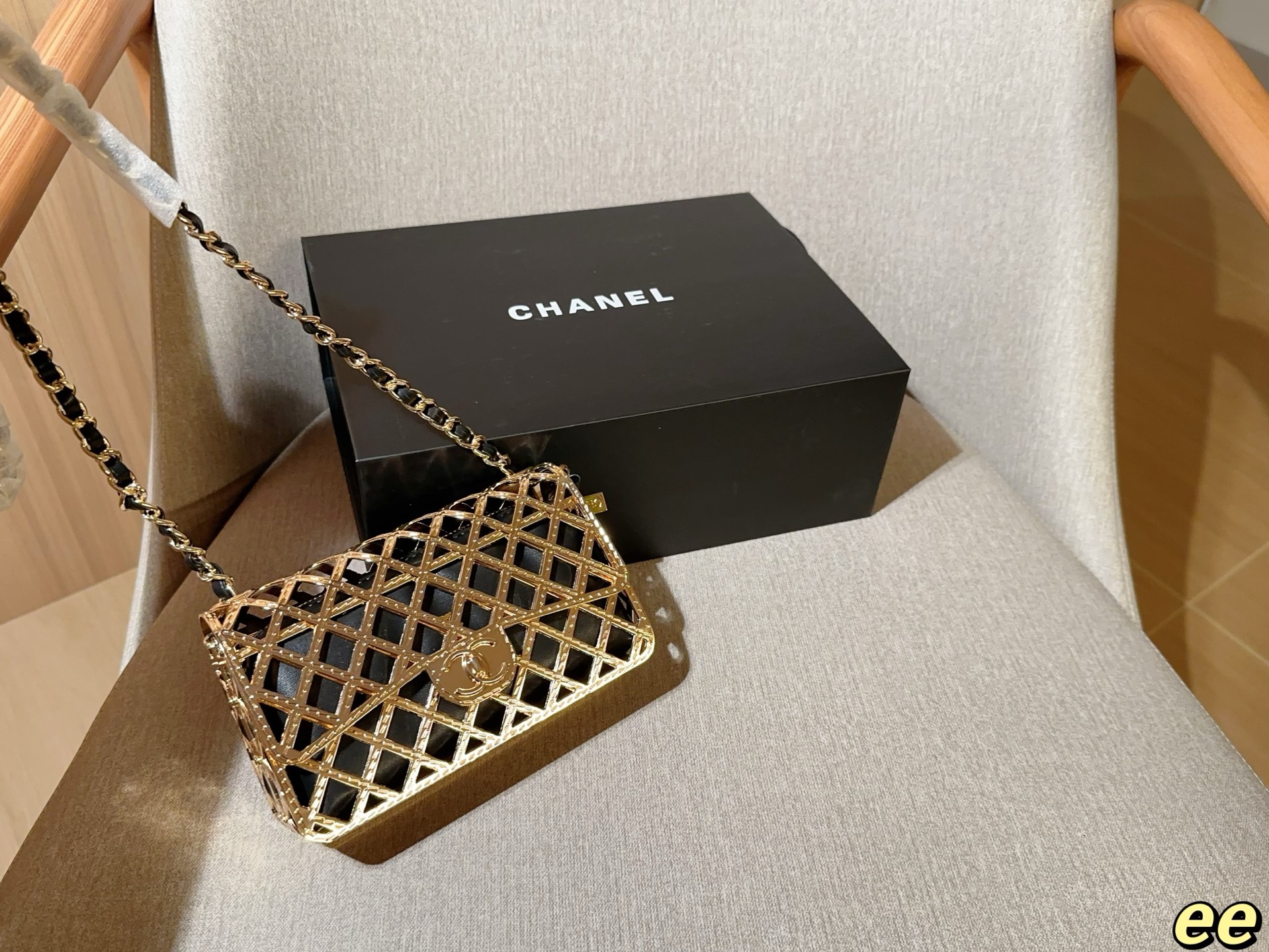 Chanel Hollow metal cf dinner bag