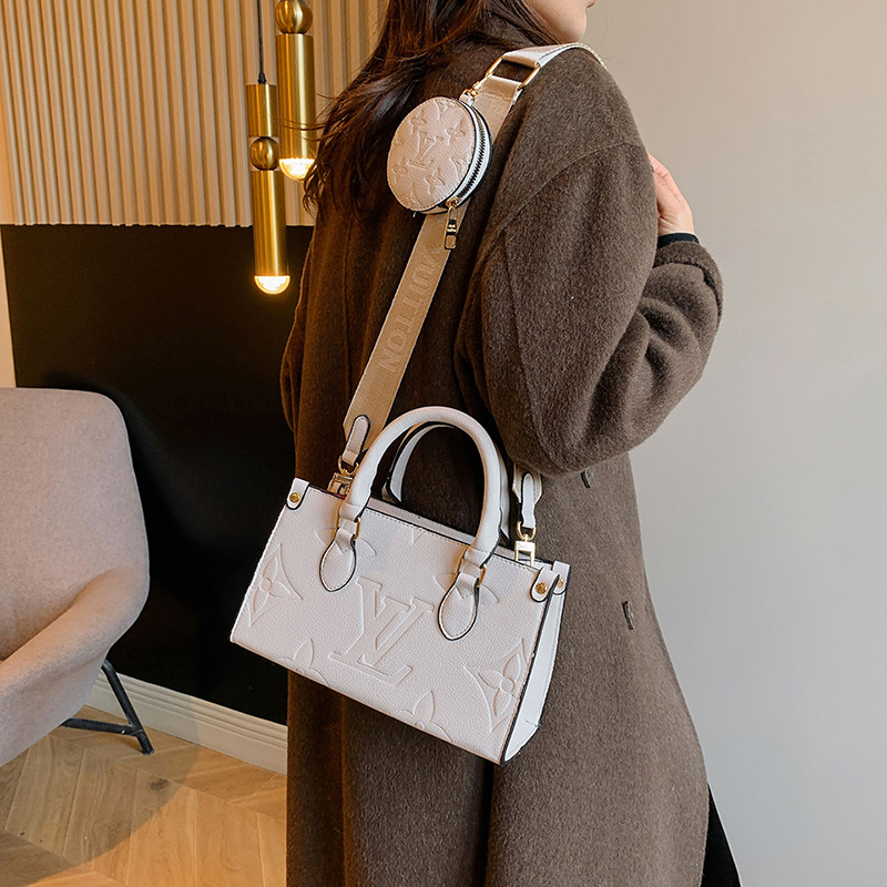 Louis Vuitton's new small tote cross-shoulder handbag for women