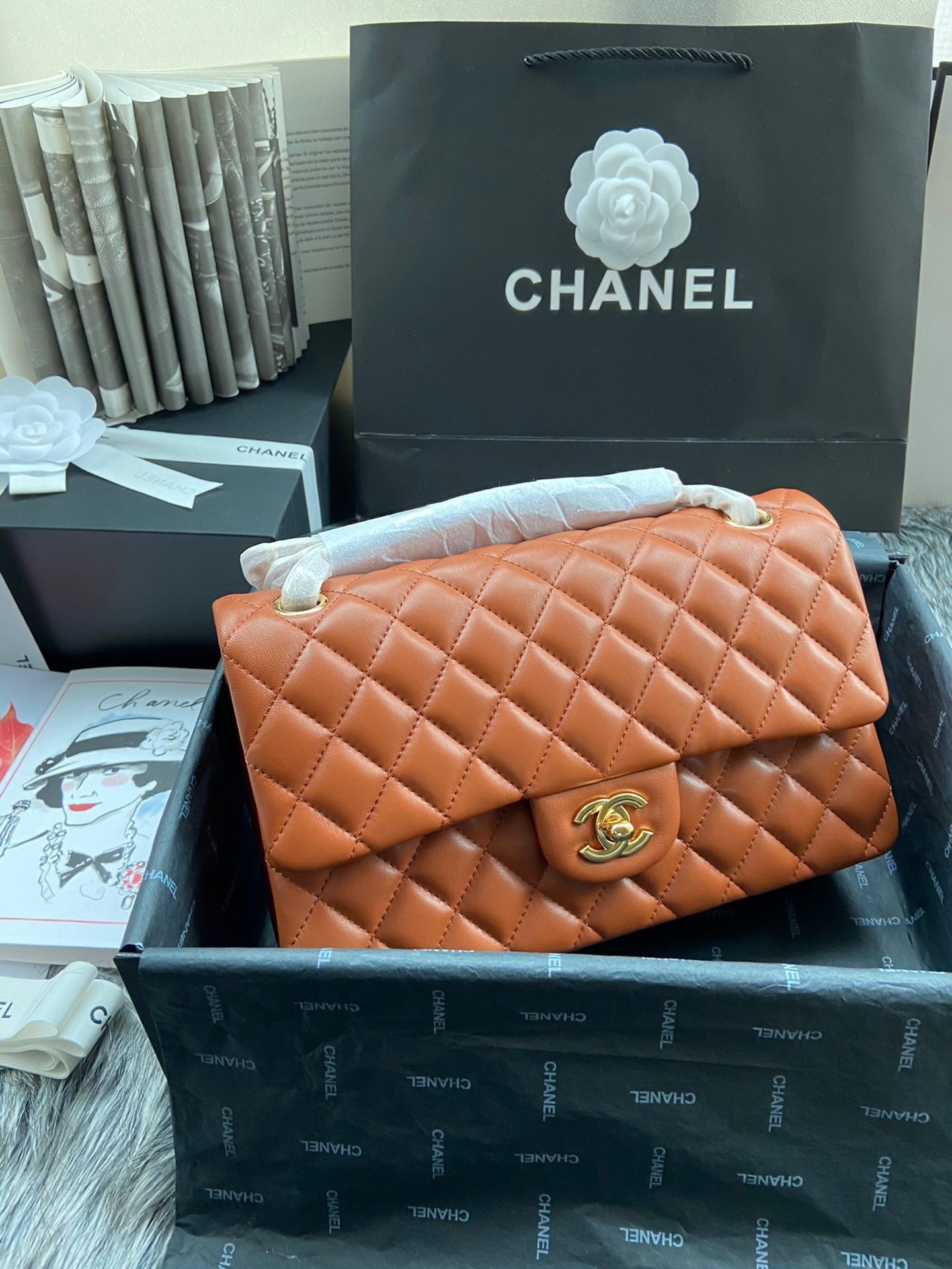 Top version chanel chain shoulder bag