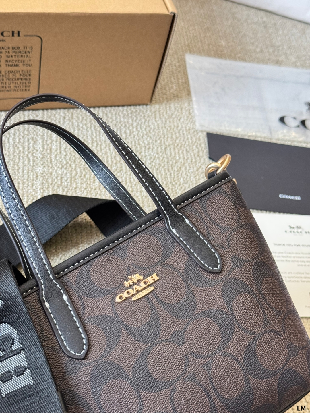 Coach's new small tote bag City series mini size