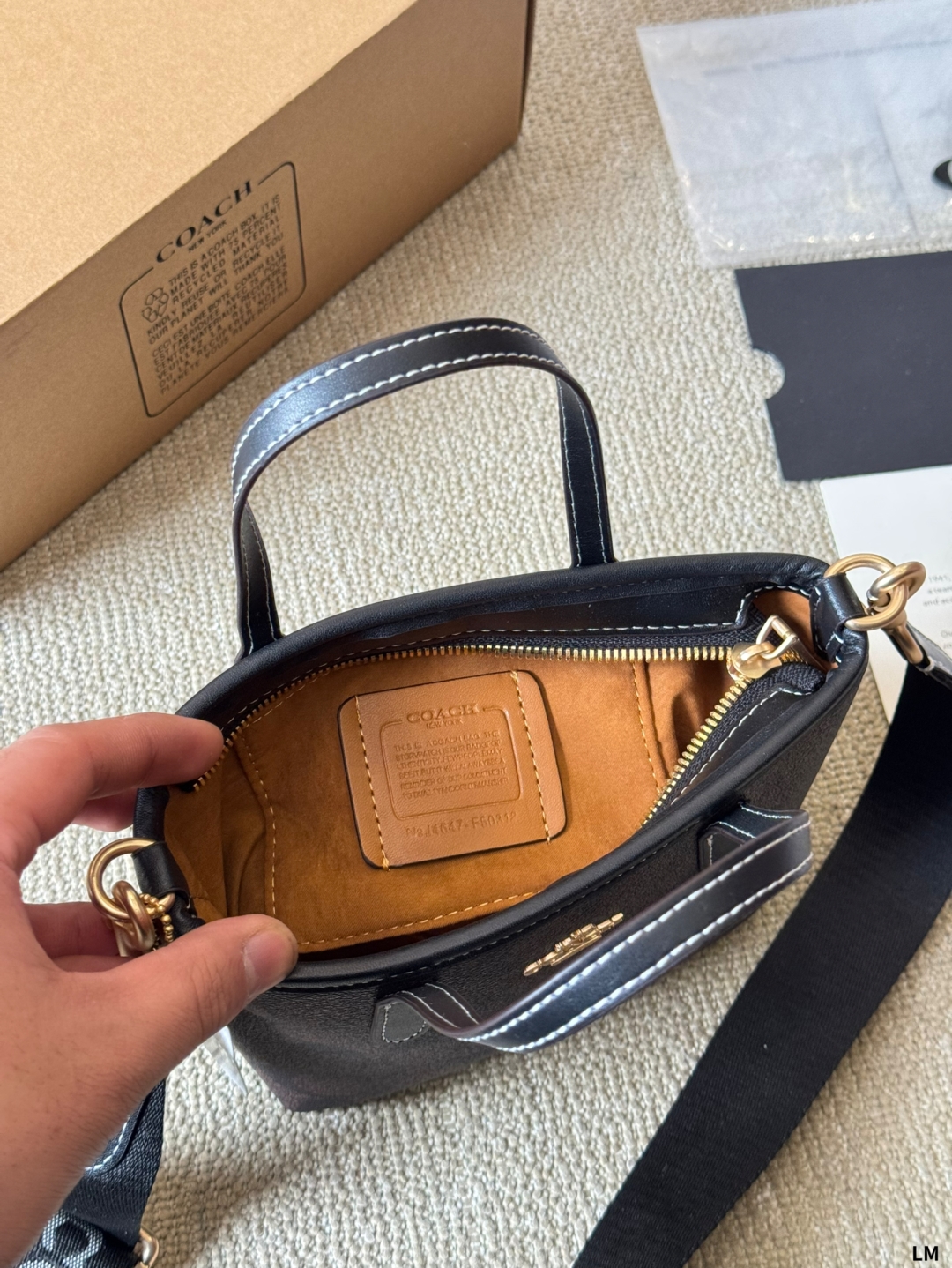 Coach's new small tote bag City series mini size