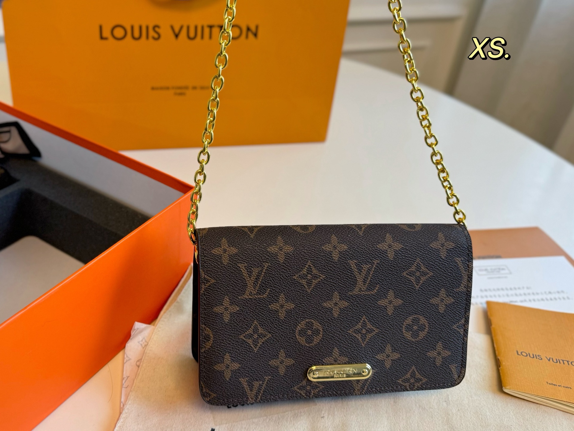 LV new Lily woc presbyopia chain bag box