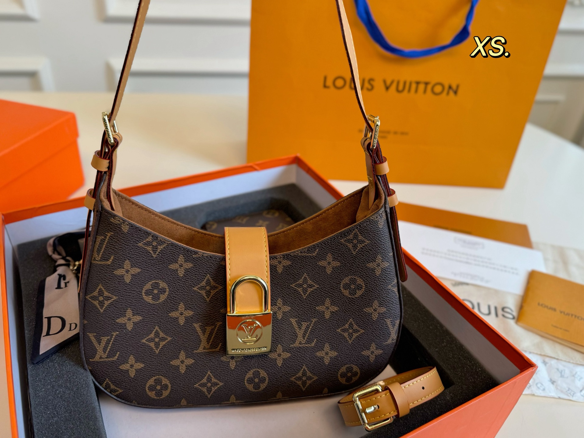 LV Low key shoulder lock armpit bag case