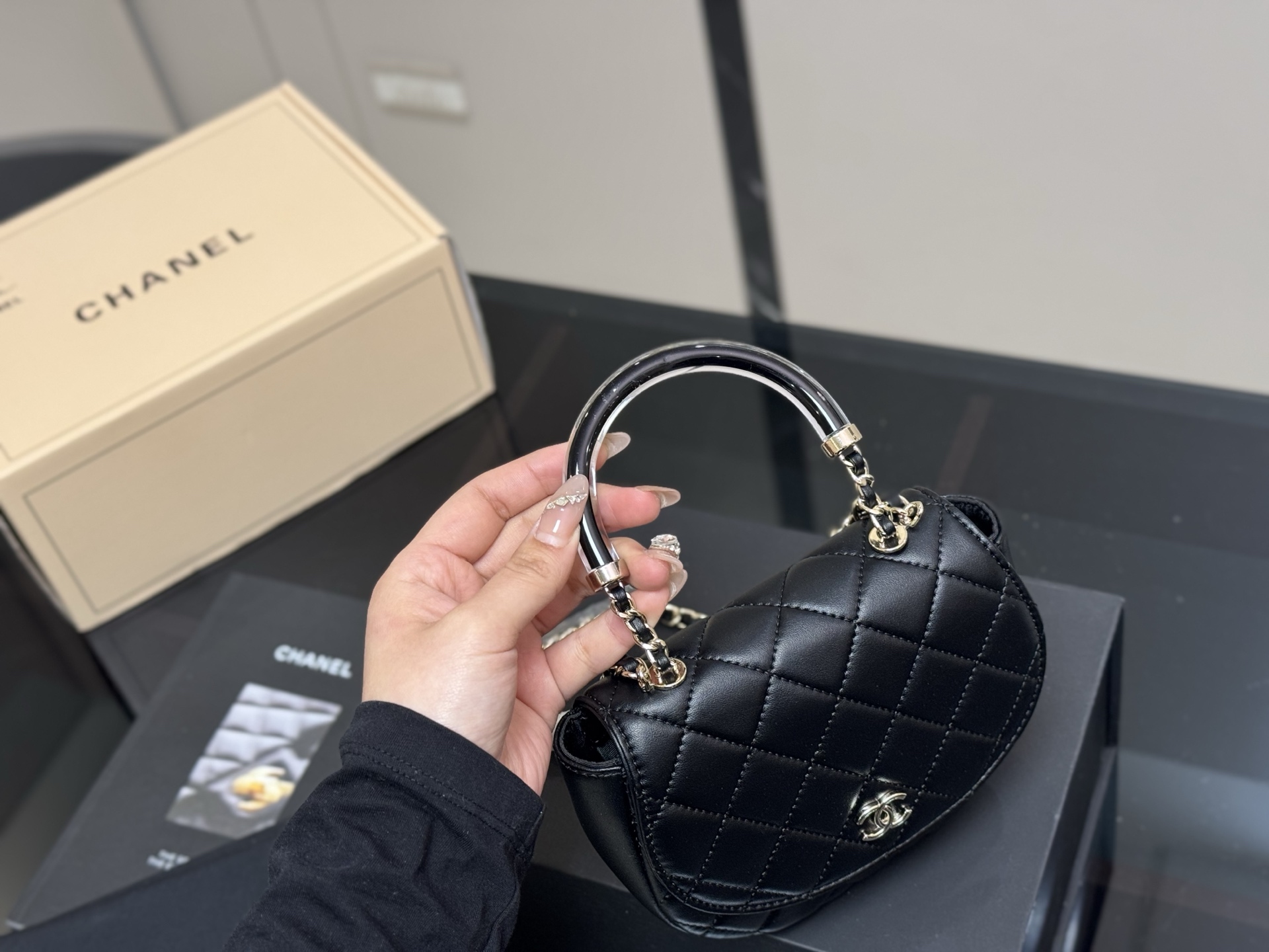 Chanel 25C acrylic handle handbag