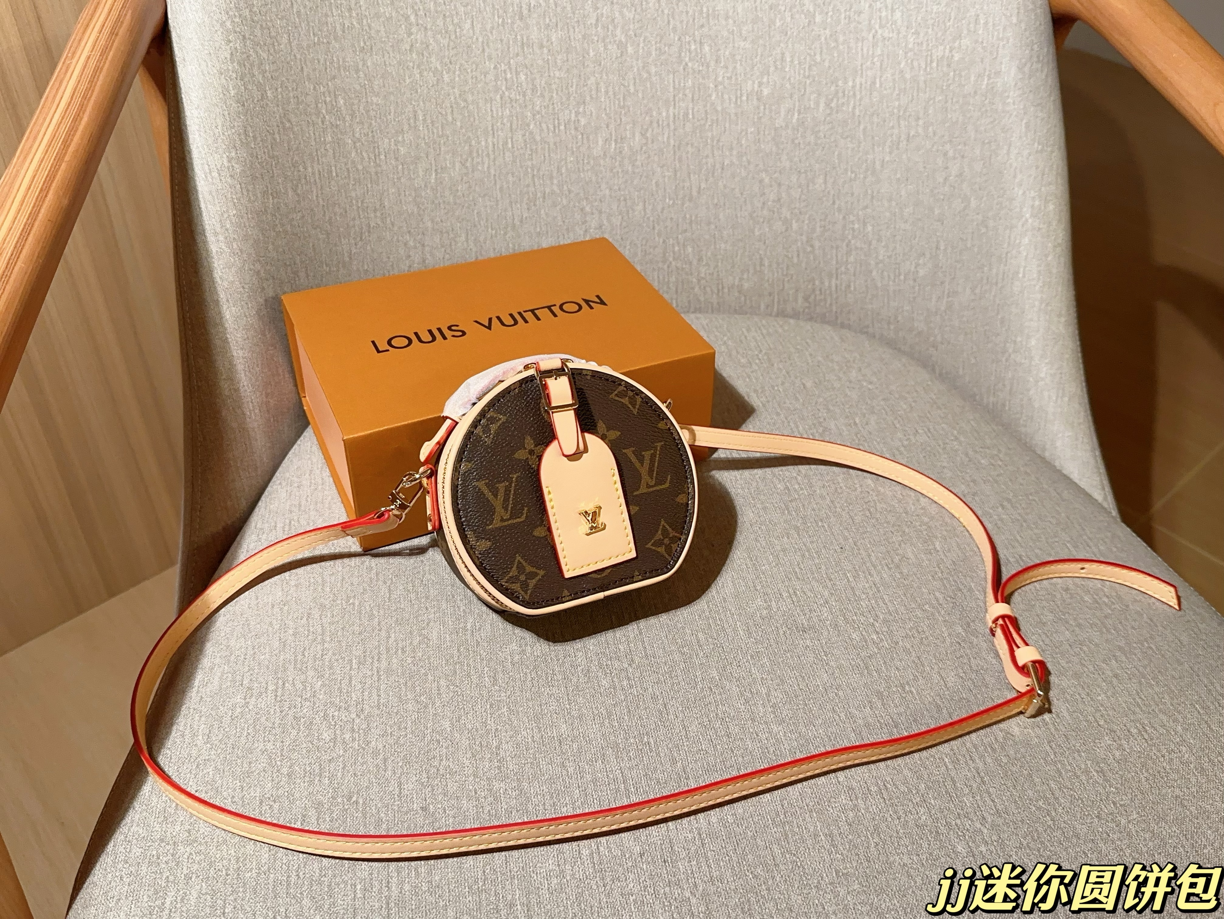 Louis Vuitton mini Round cake bag