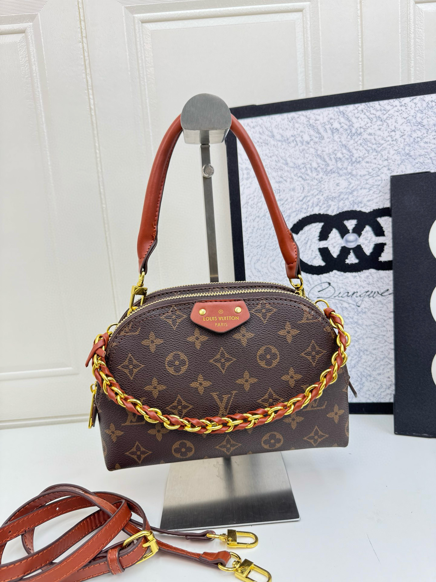 LV cosmetic bag design shoulder crossbody bag