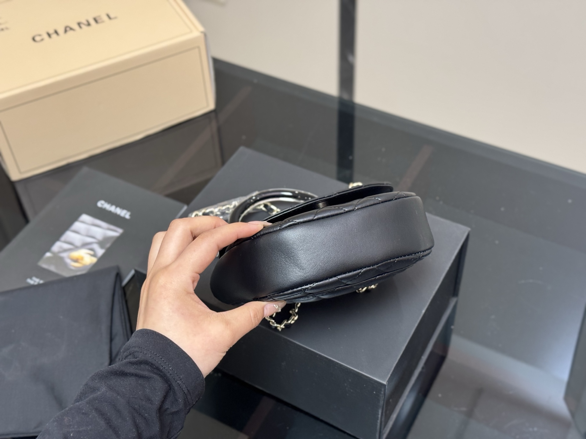 Chanel 25C acrylic handle handbag