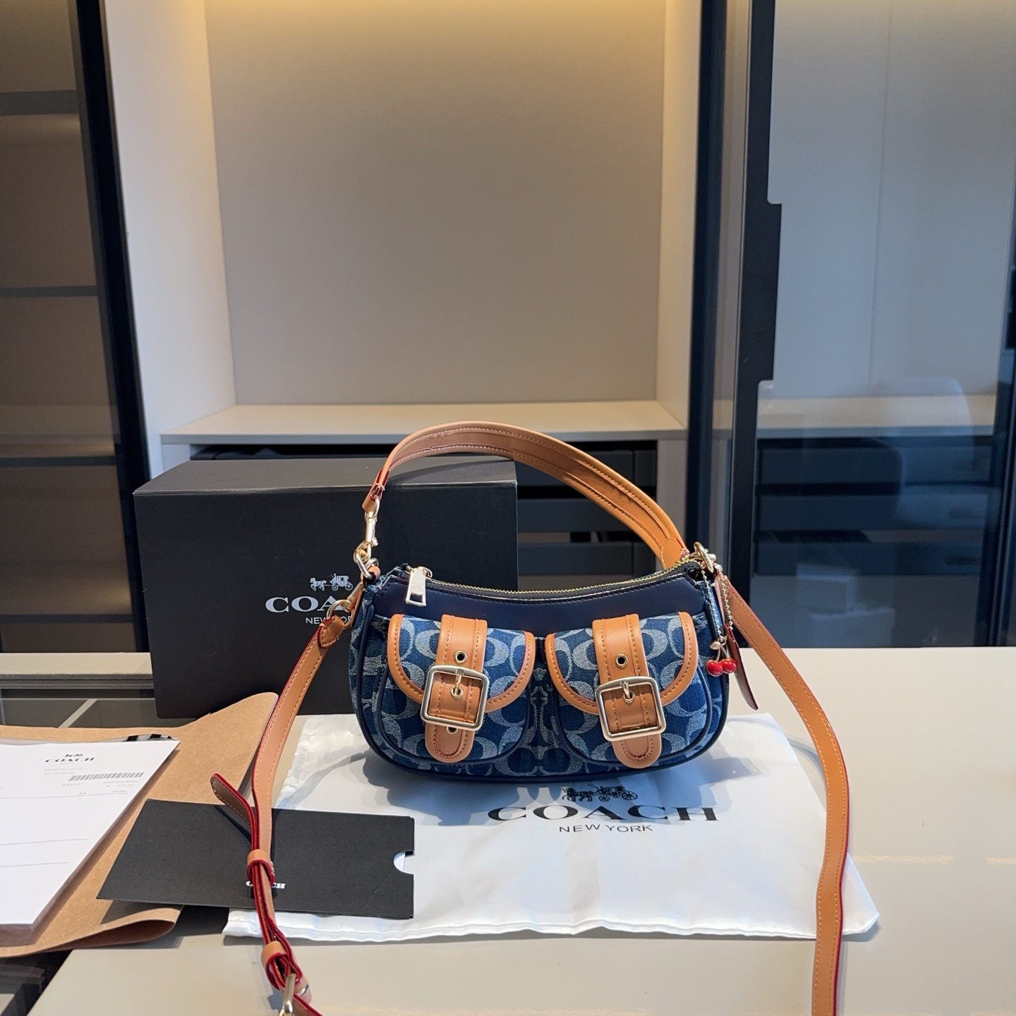 COACH Ashton baguete underarm bag