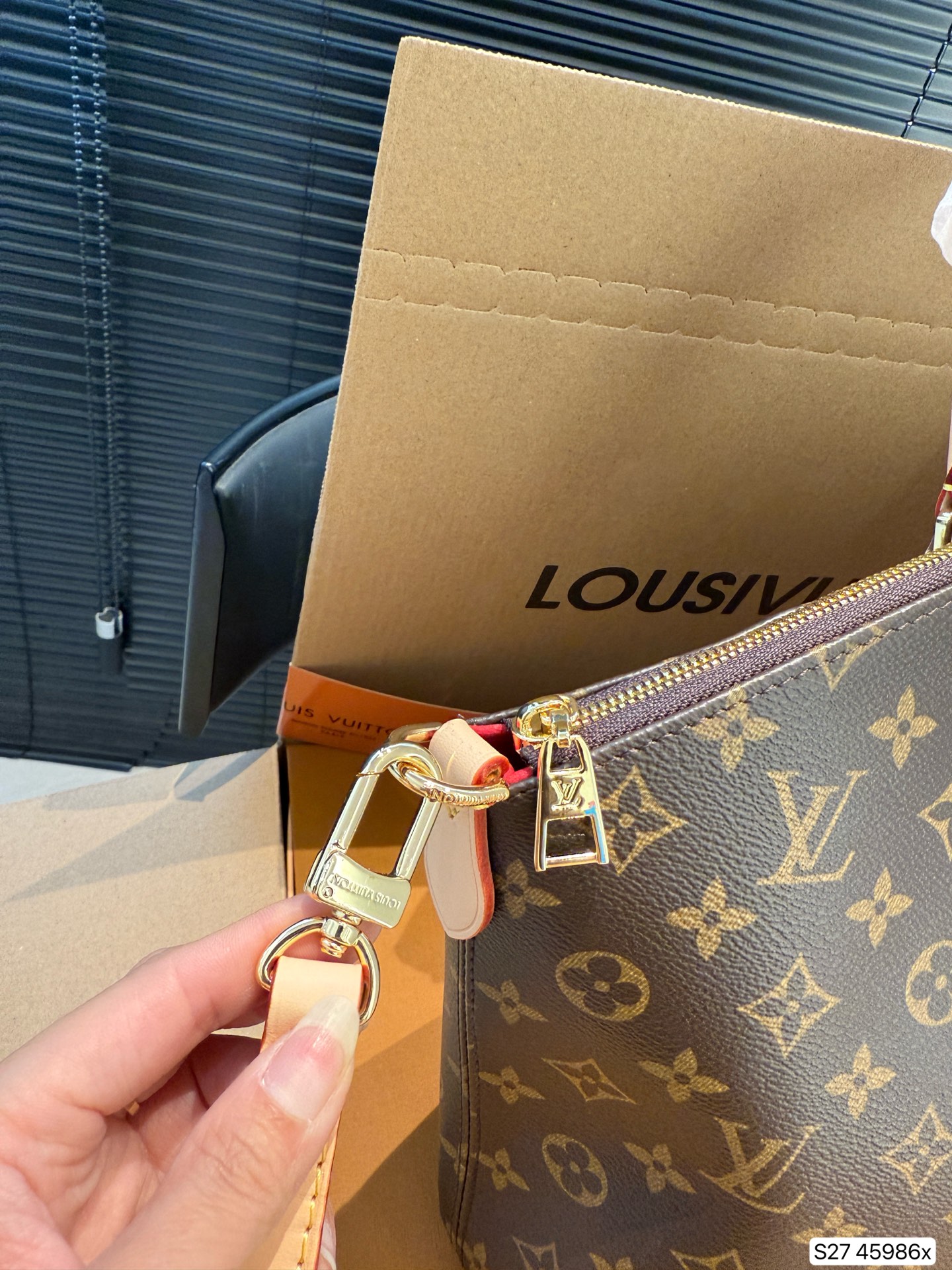 LV high-end dumpling bag