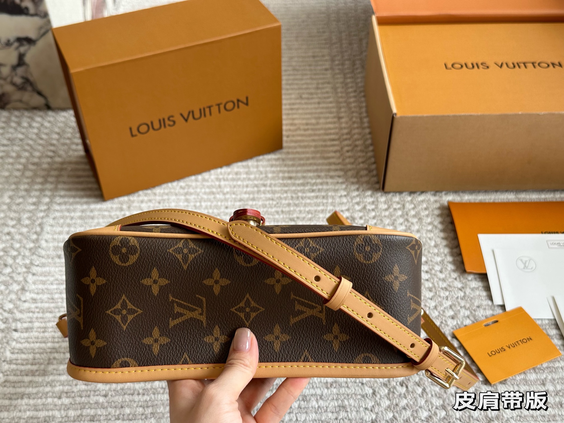 LV classic fashion baguette bag