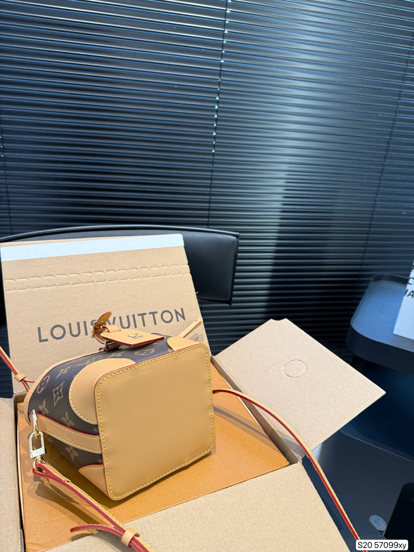 LV Mini monogram small bucket bag