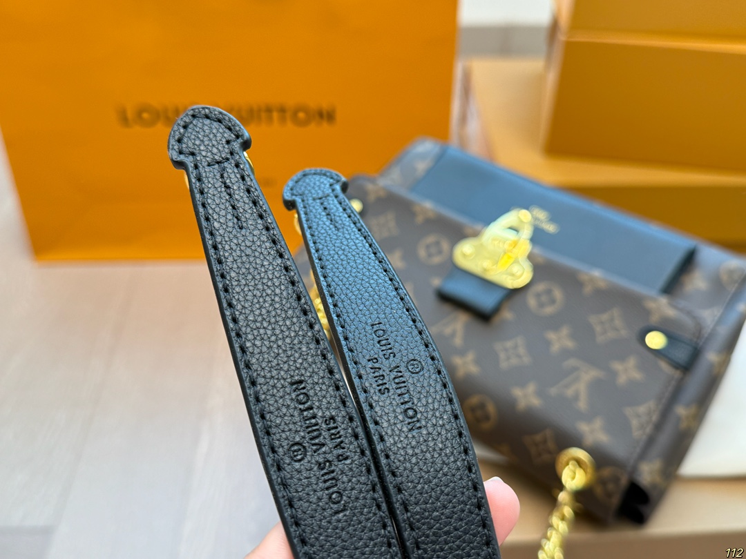 LV victoire series chain bag