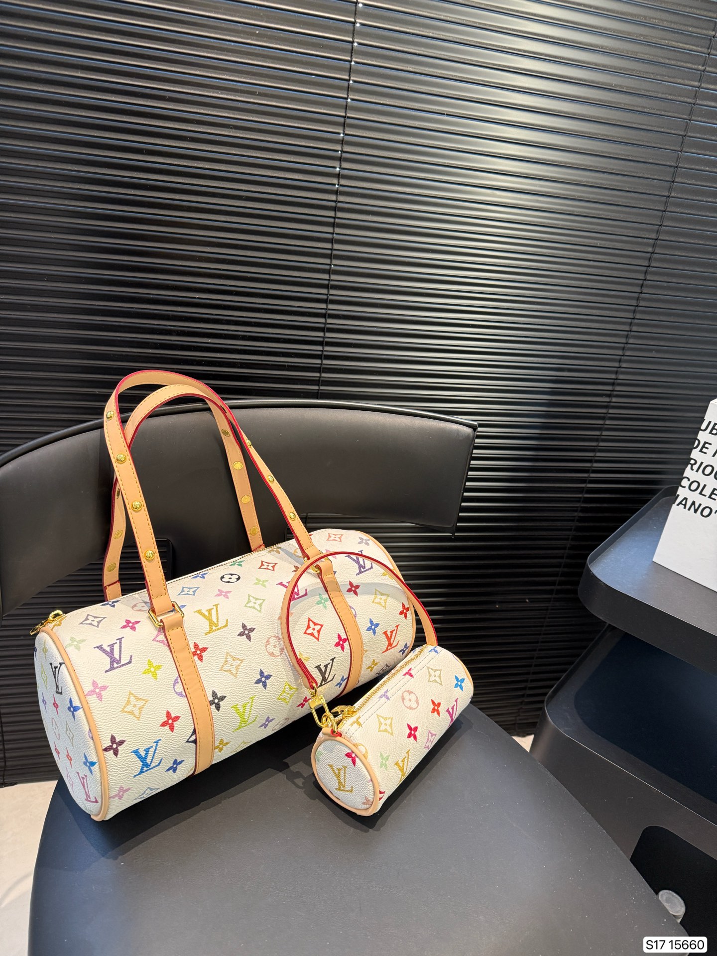 LV armpit bag 2-in-1 pillow bag classic and fashionable