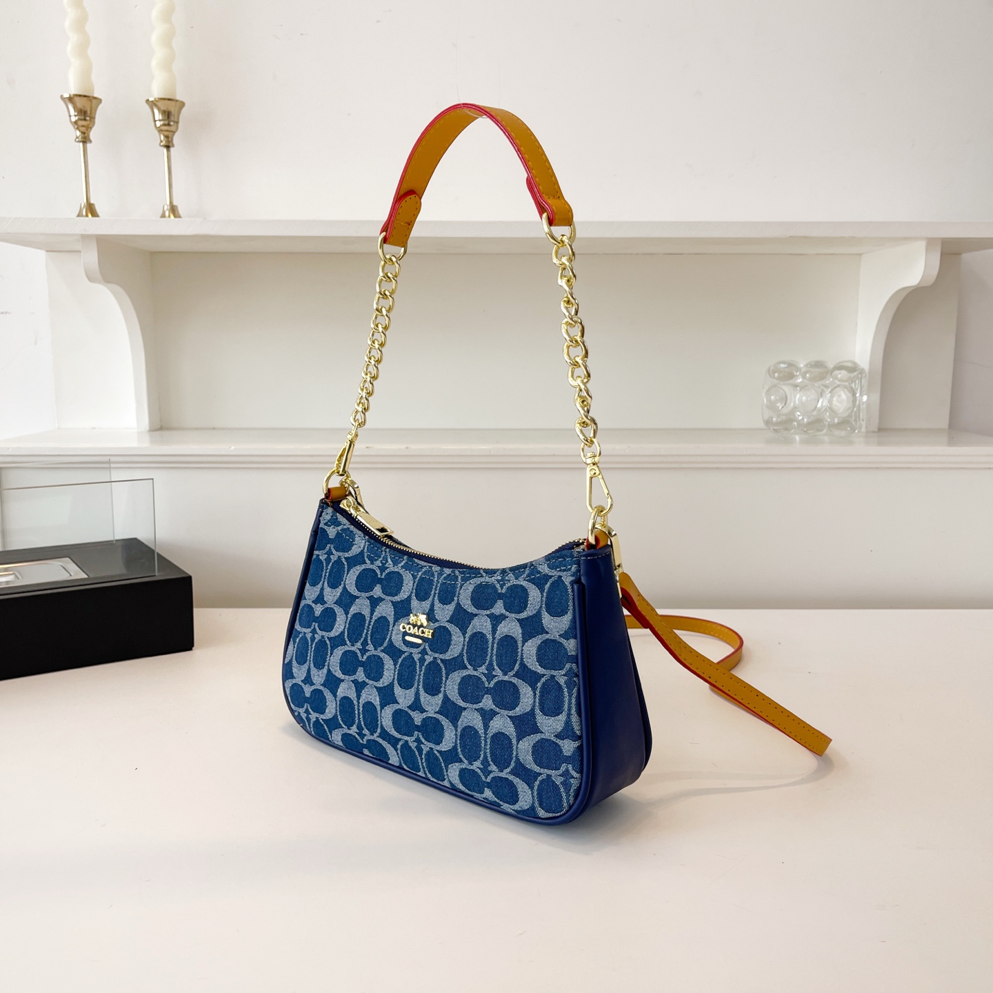 Coach presbyopic shoulder crossbody handbag armpit bag