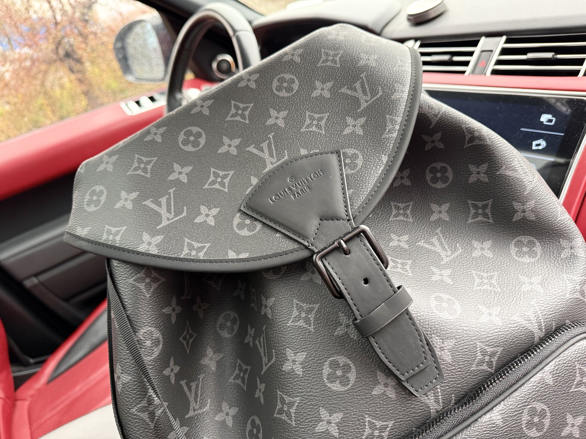 LV backpack full body presbyopia