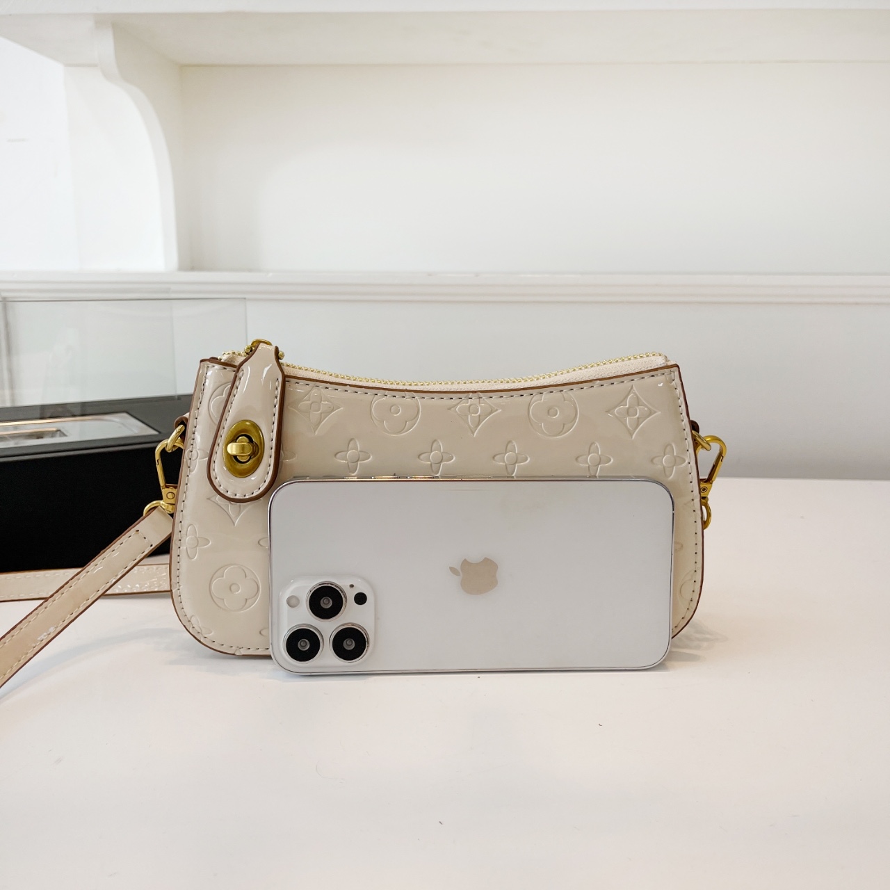 Louis Vuitton women's shoulder crossbody bag