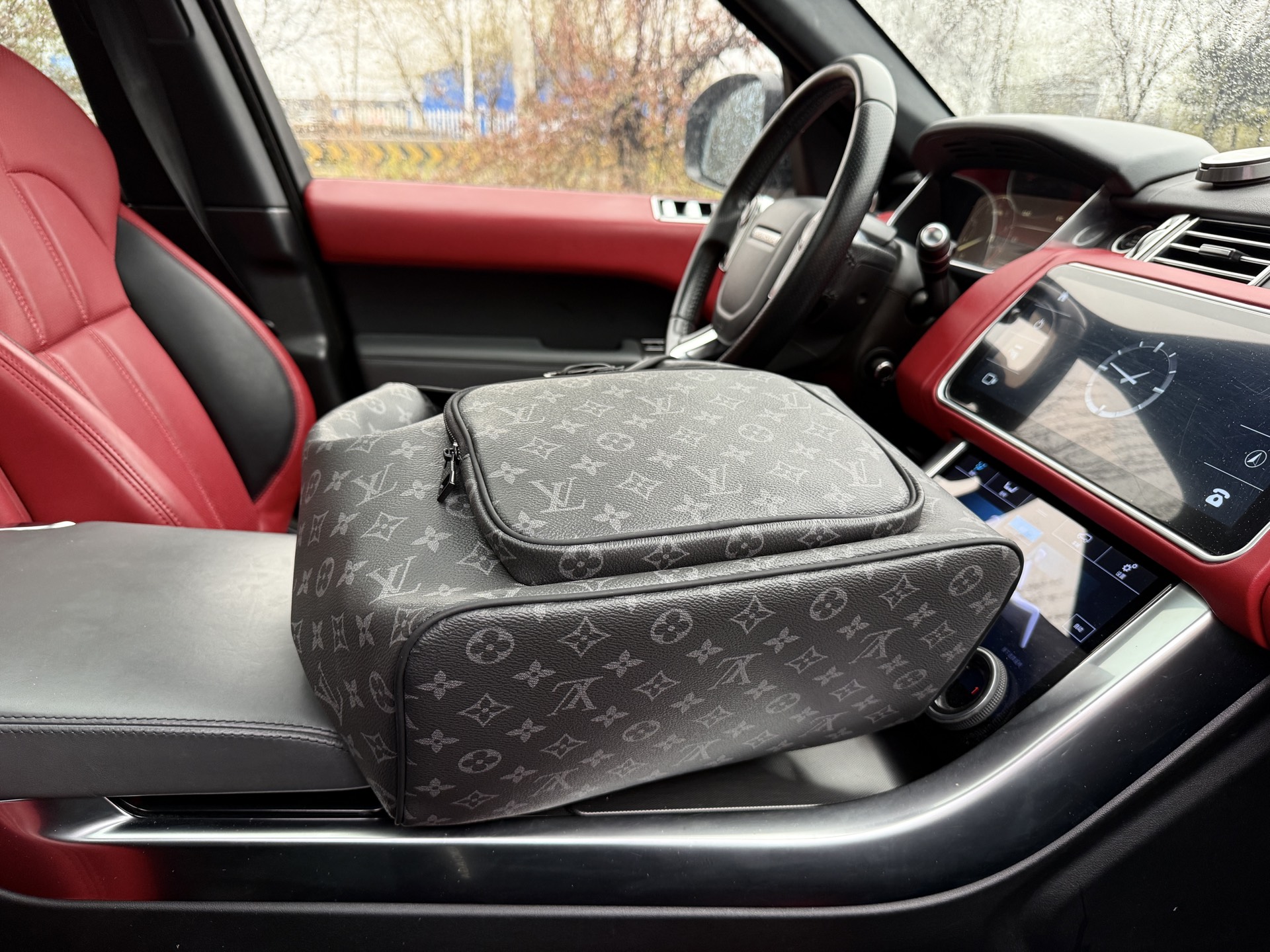 LV backpack full body presbyopia