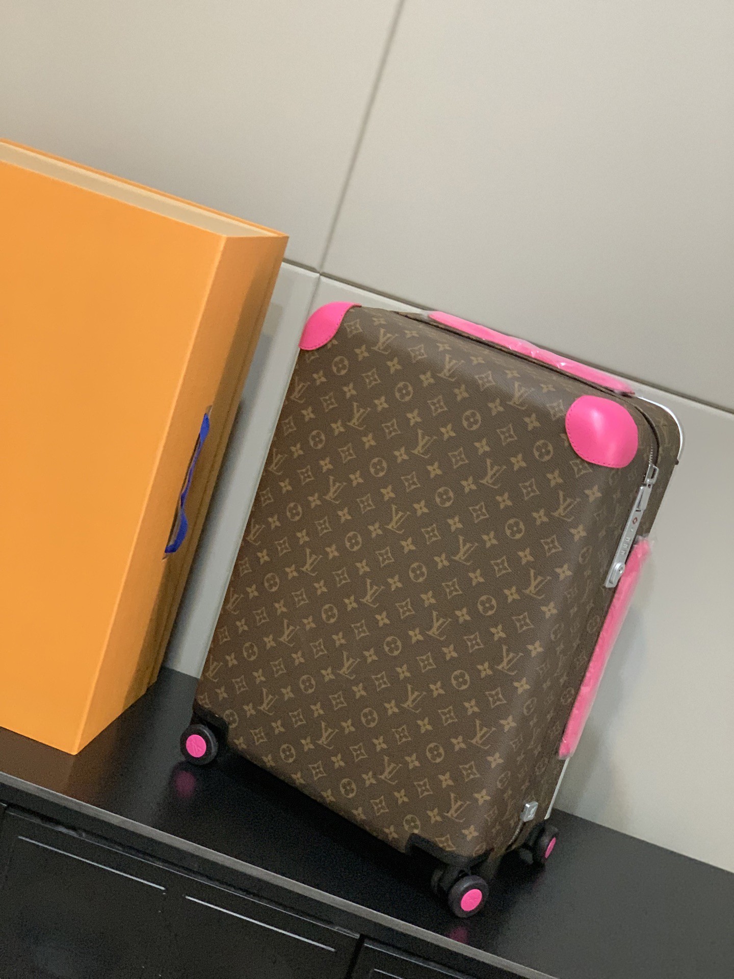 LV suitcase luggage trolley case horizon
