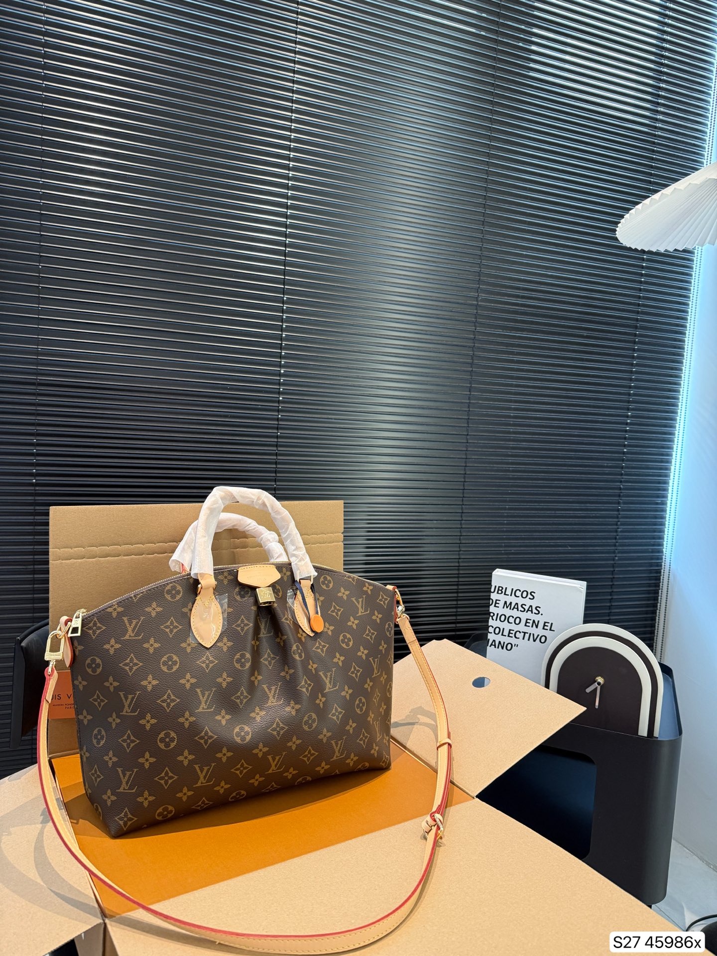 LV high-end dumpling bag