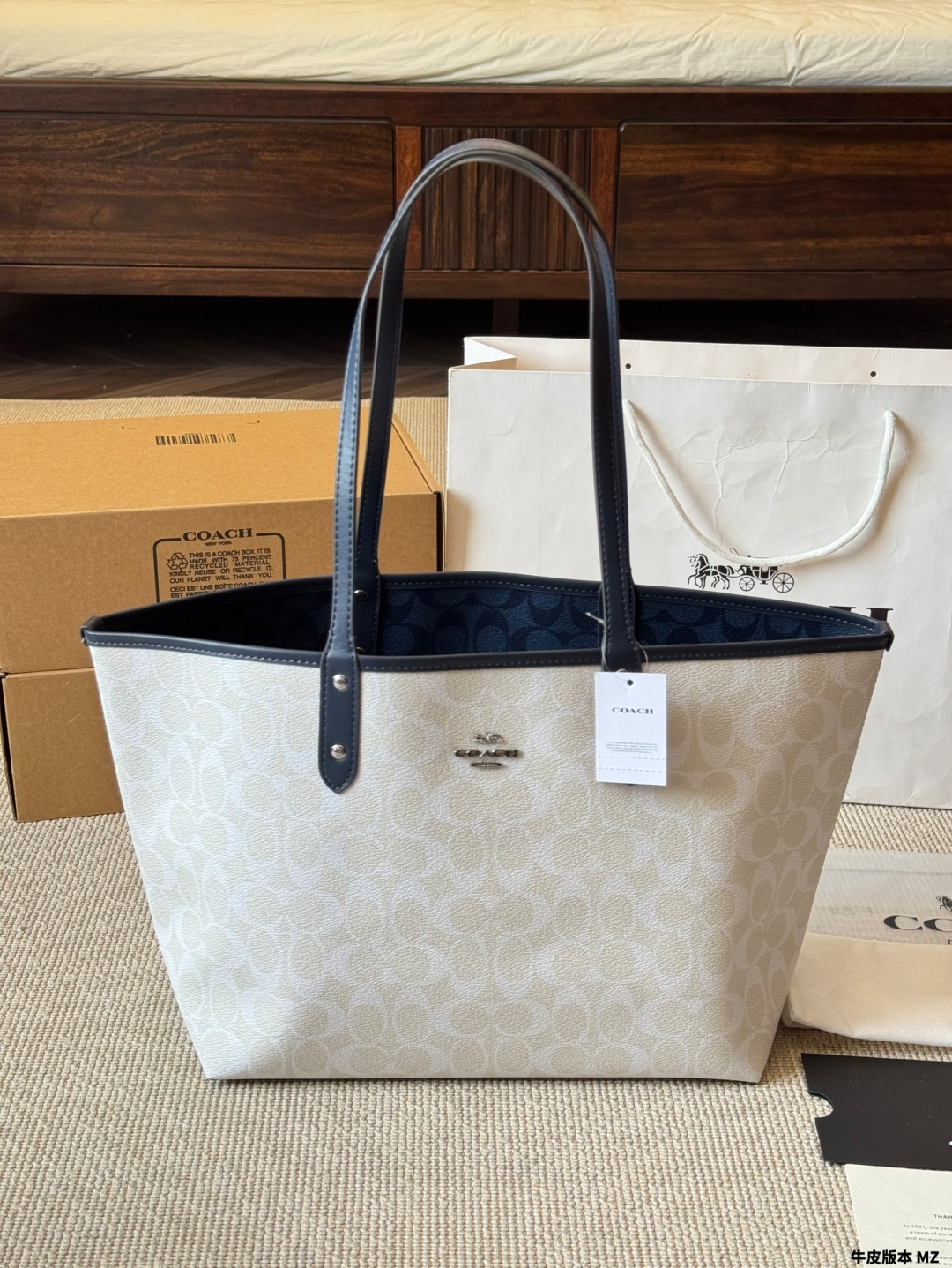 Coach & city tote classic tote bag