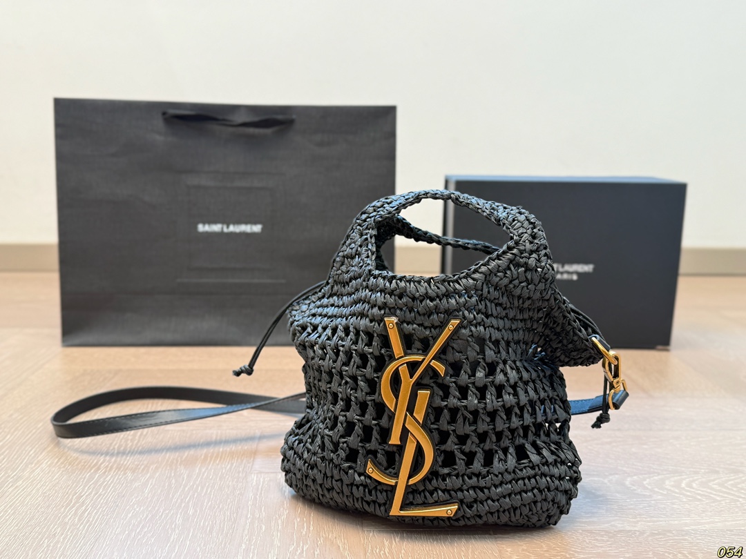 YSL straw bag retro and elegant