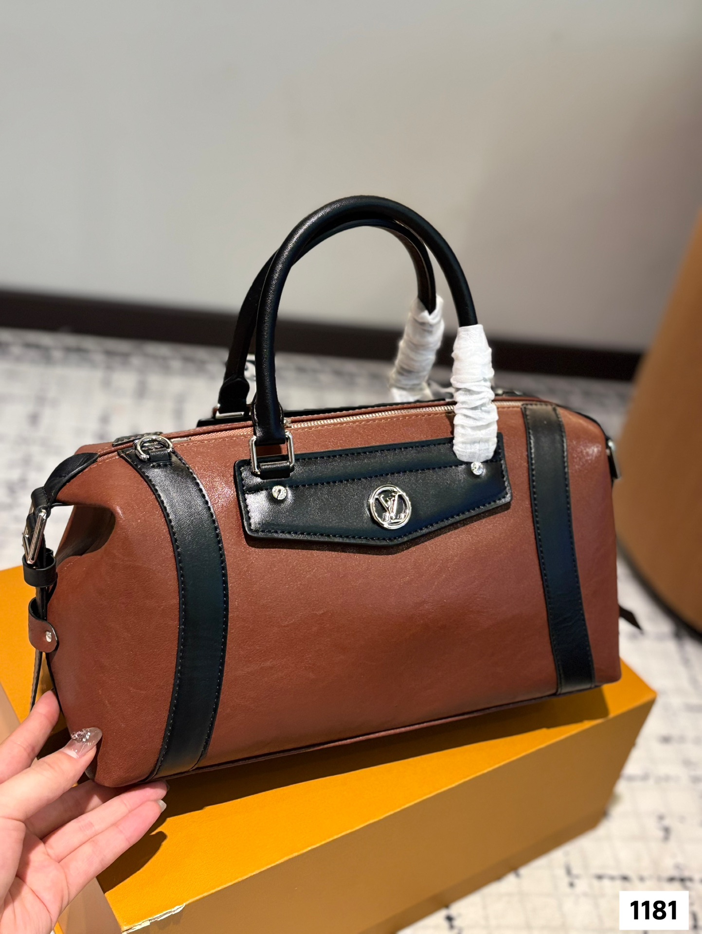 LV new handbags are simple and stylish