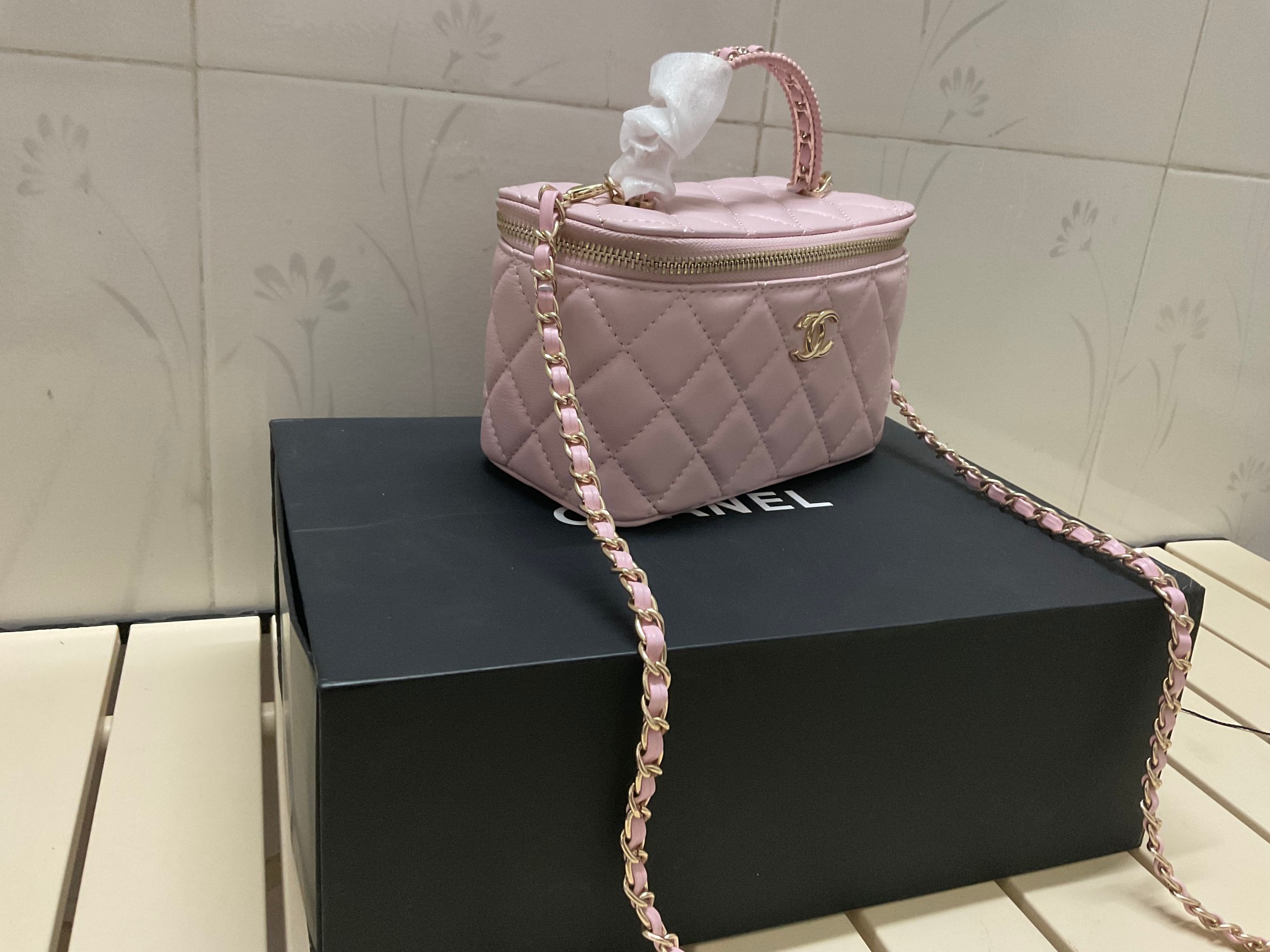 Chanel chain crossbody shoulder bag