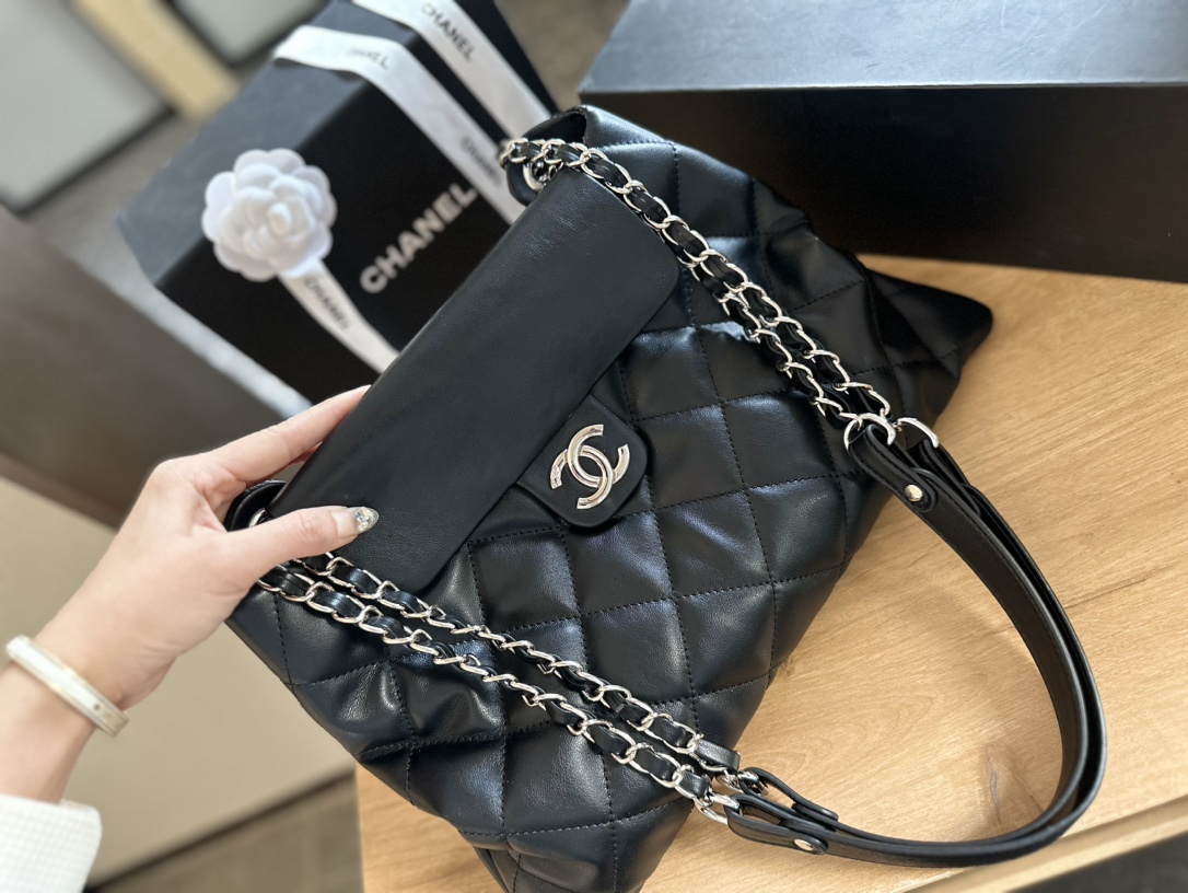 CHANEL vintage  bag