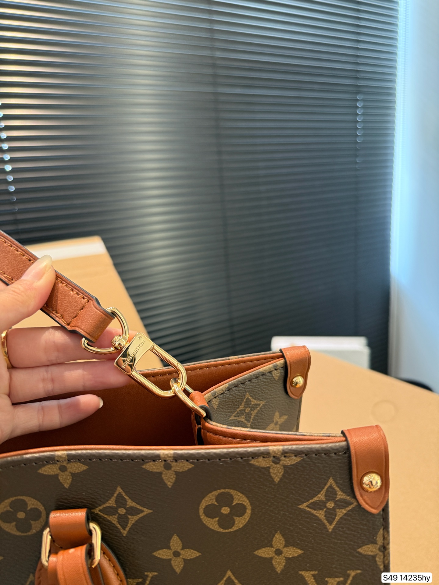 LV classic tote bag