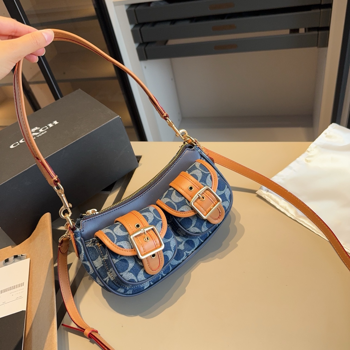 COACH Ashton baguete underarm bag