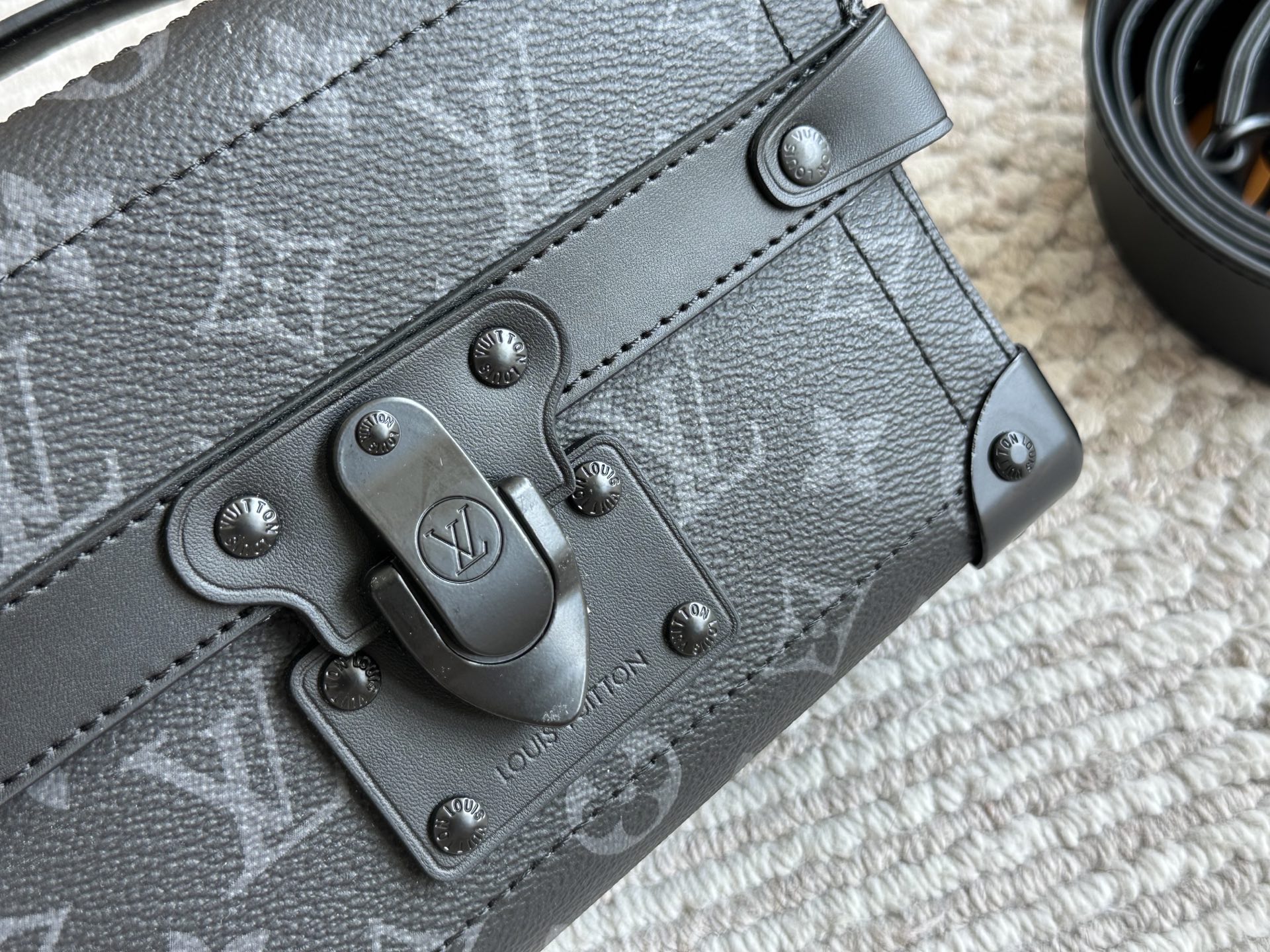 LV men's bag soultrunk box bag