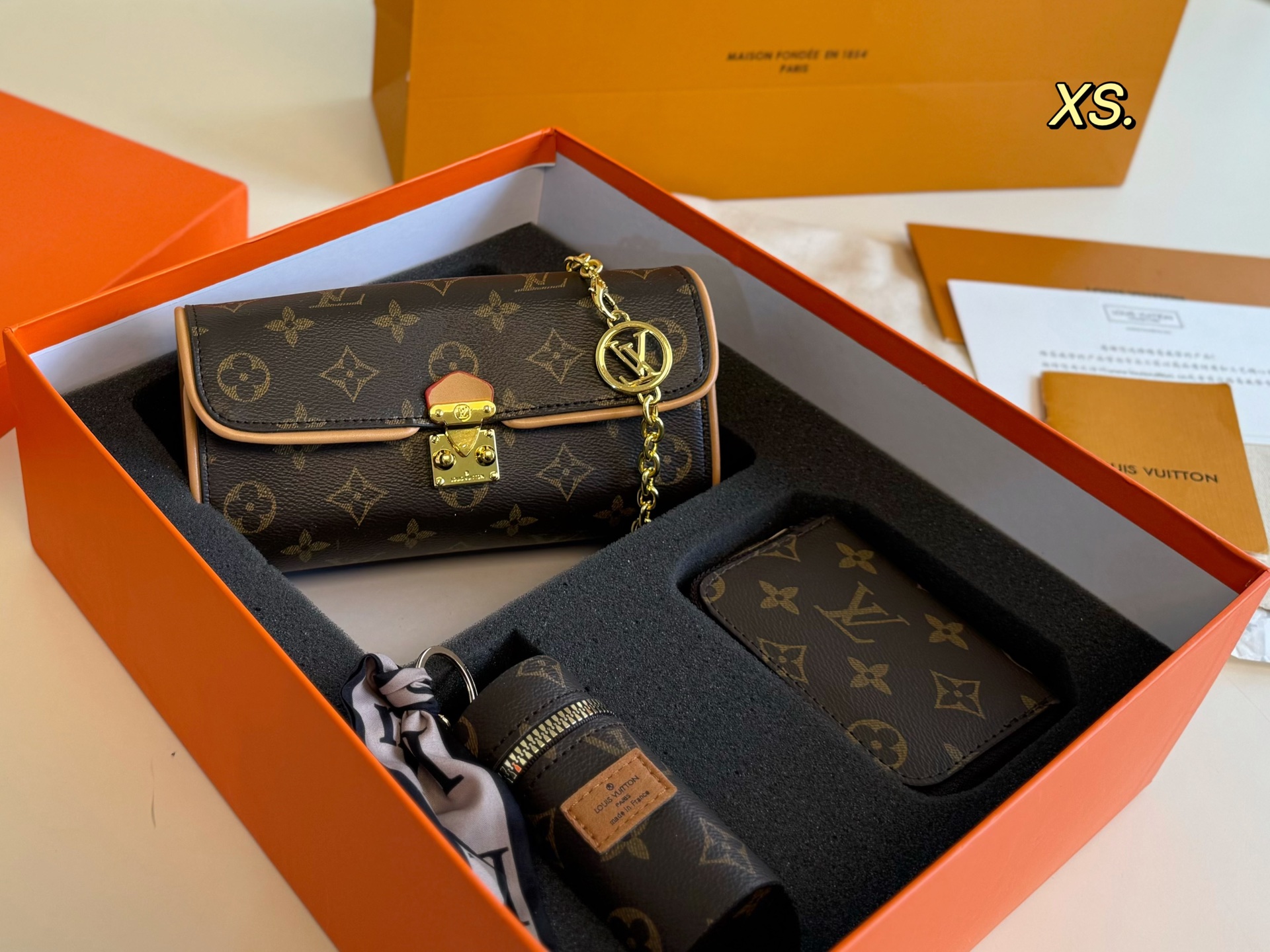 LV new Pochette Camille presbyopia chain bag box