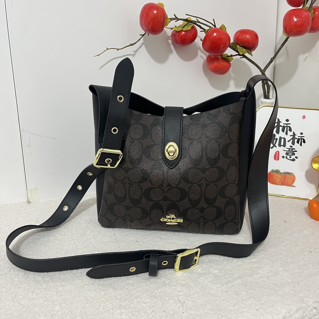Coach shoulder handbag is classic and durable