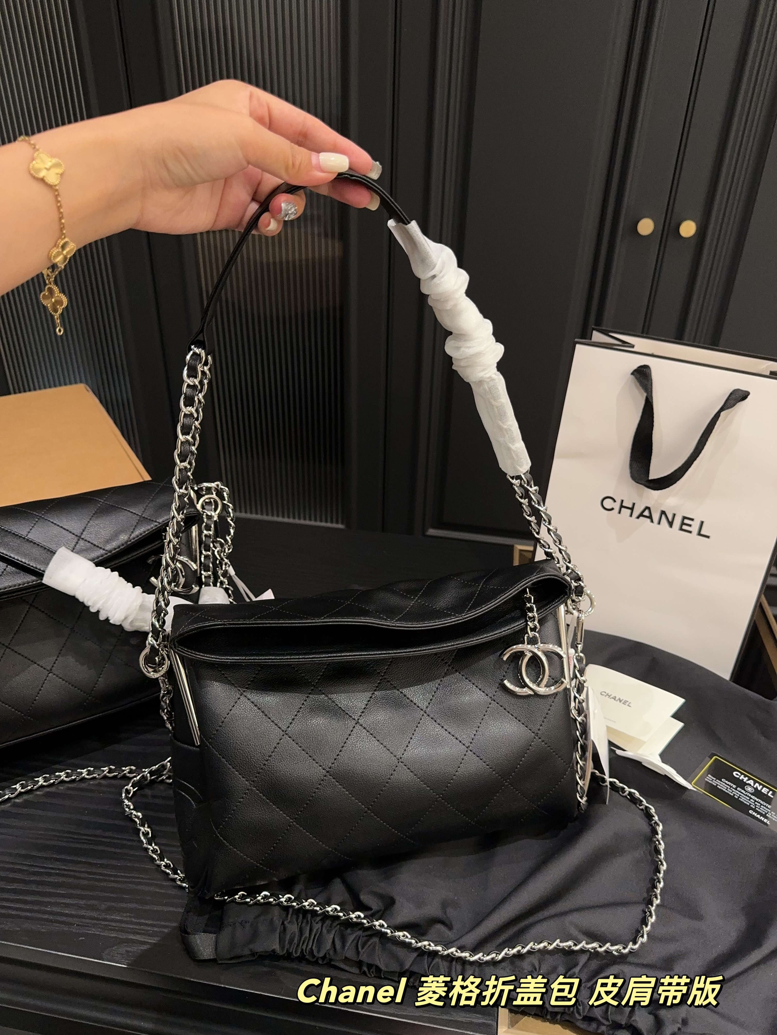 Chanel hobo chain crossbody shoulder bag