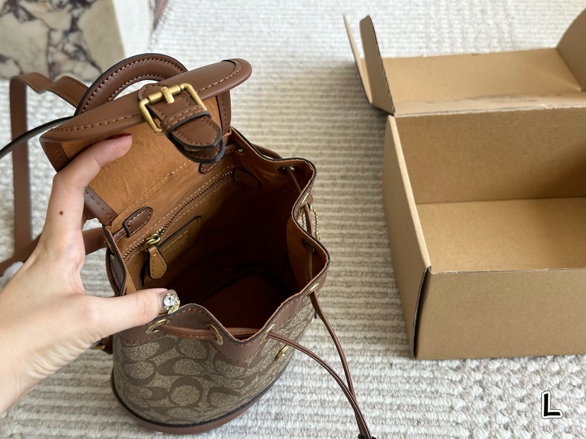 Coach backpack is fashionable and versatile